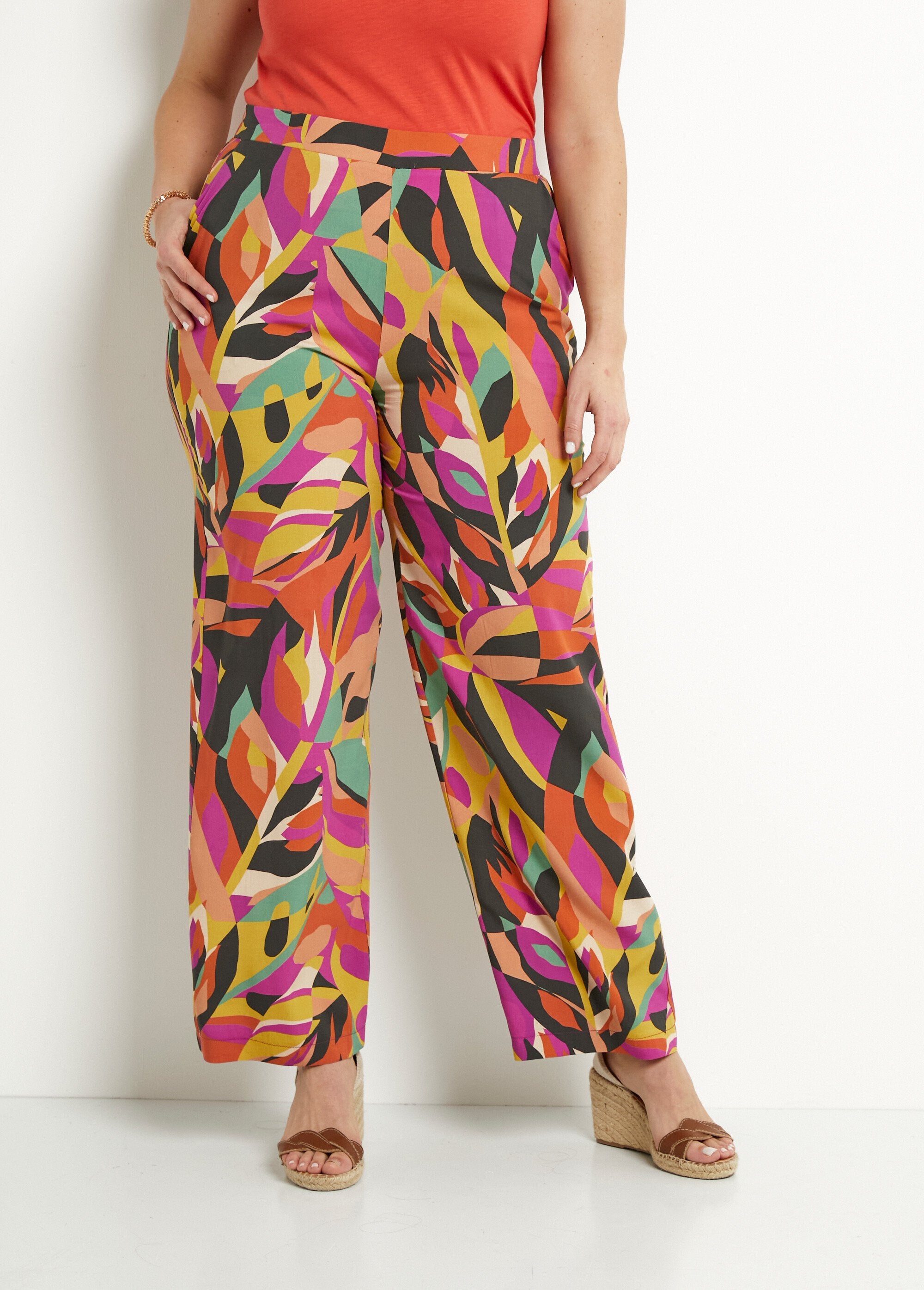 Calça_larga_com_cós_semielástico_e_estampa_Multicolore_FA1_curvy
