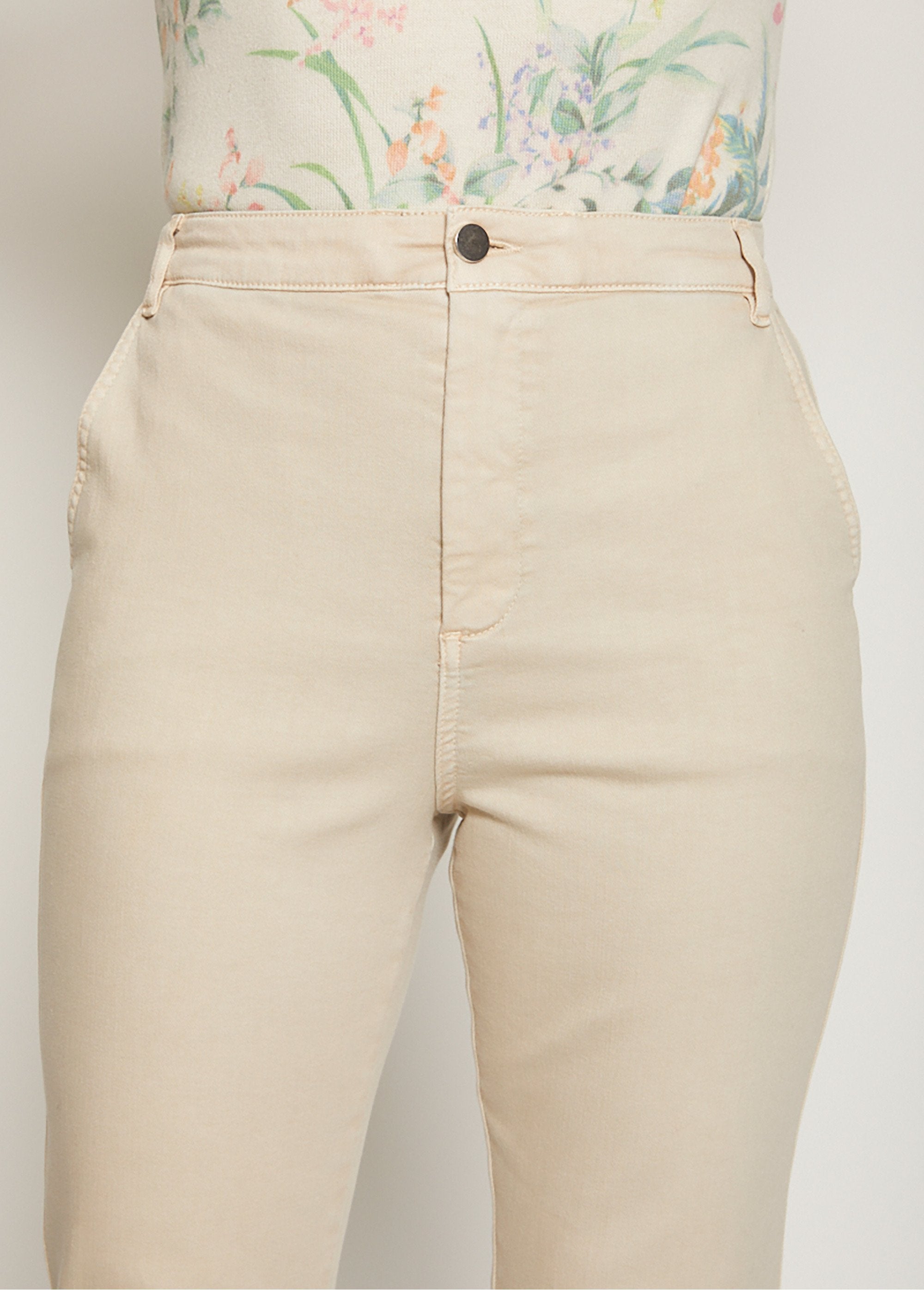 Calça_MORPHOSTYLE_tecido_elástico_Beige_DE1_slim