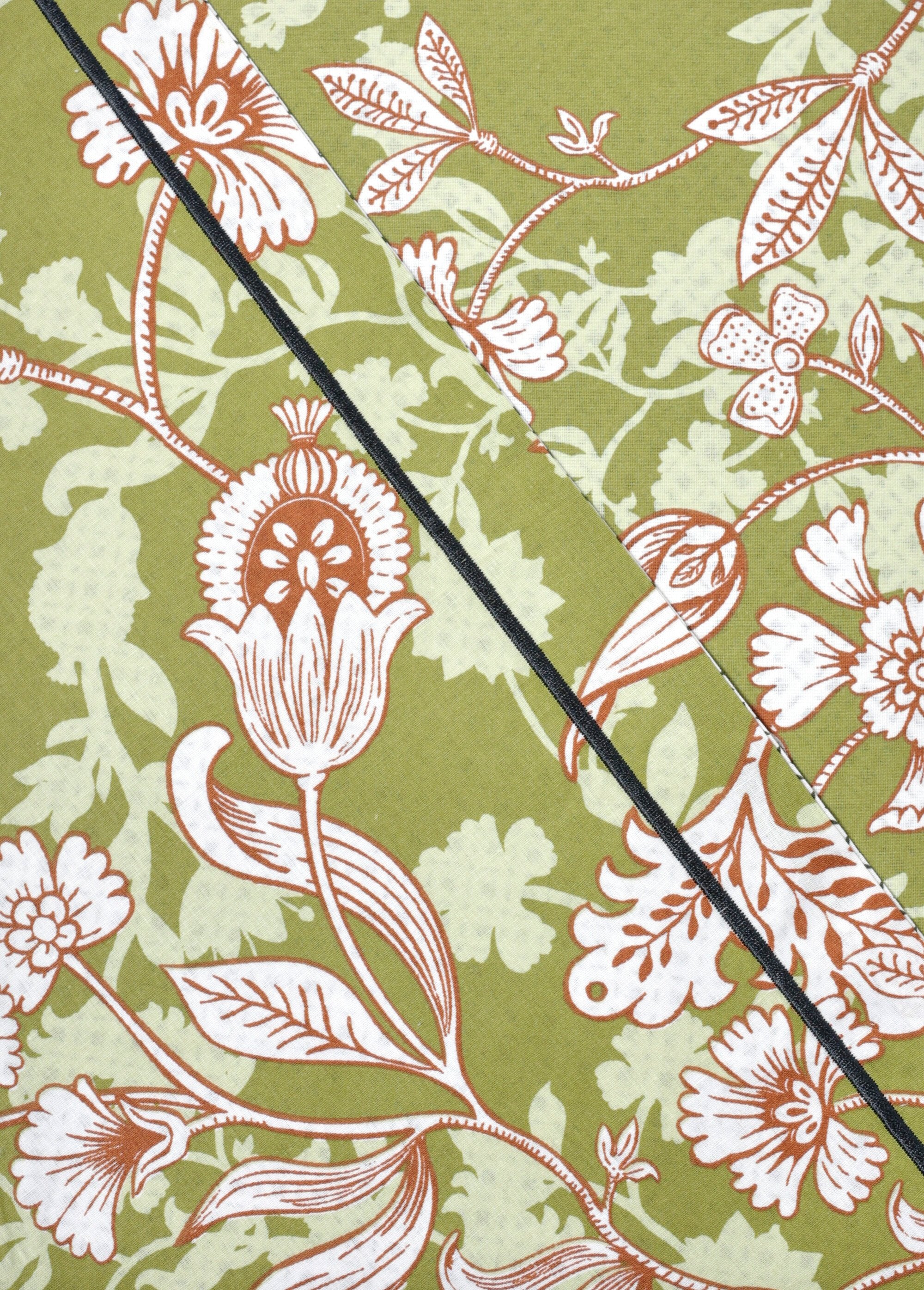 Conjunto_de_cama_de_3_peças_com_capa_de_edredom,_primavera_Vert_DE2_slim