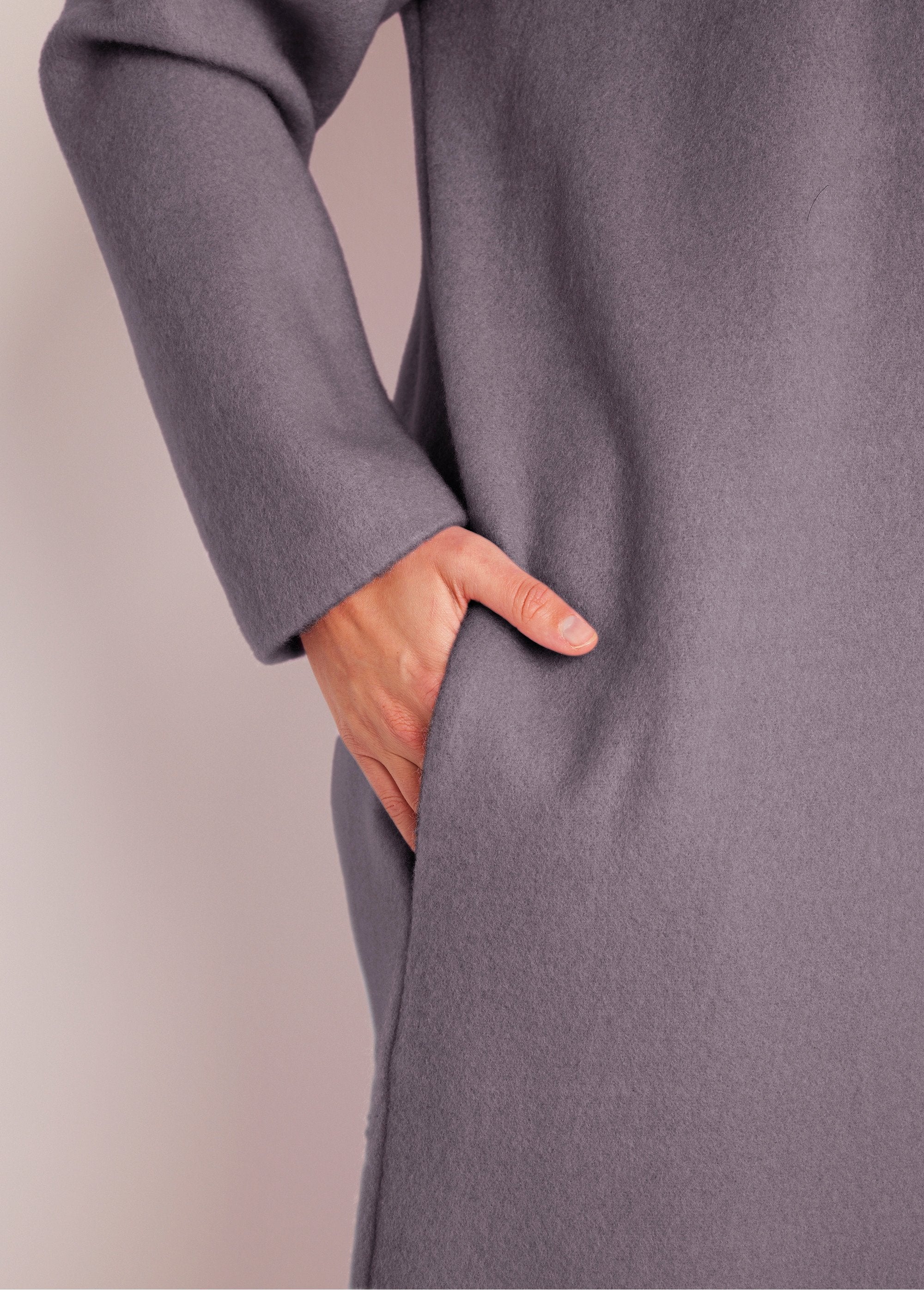 Roupão_de_malha_Courtelle®_com_zíper_Cinza_pérola_DE2_curvy