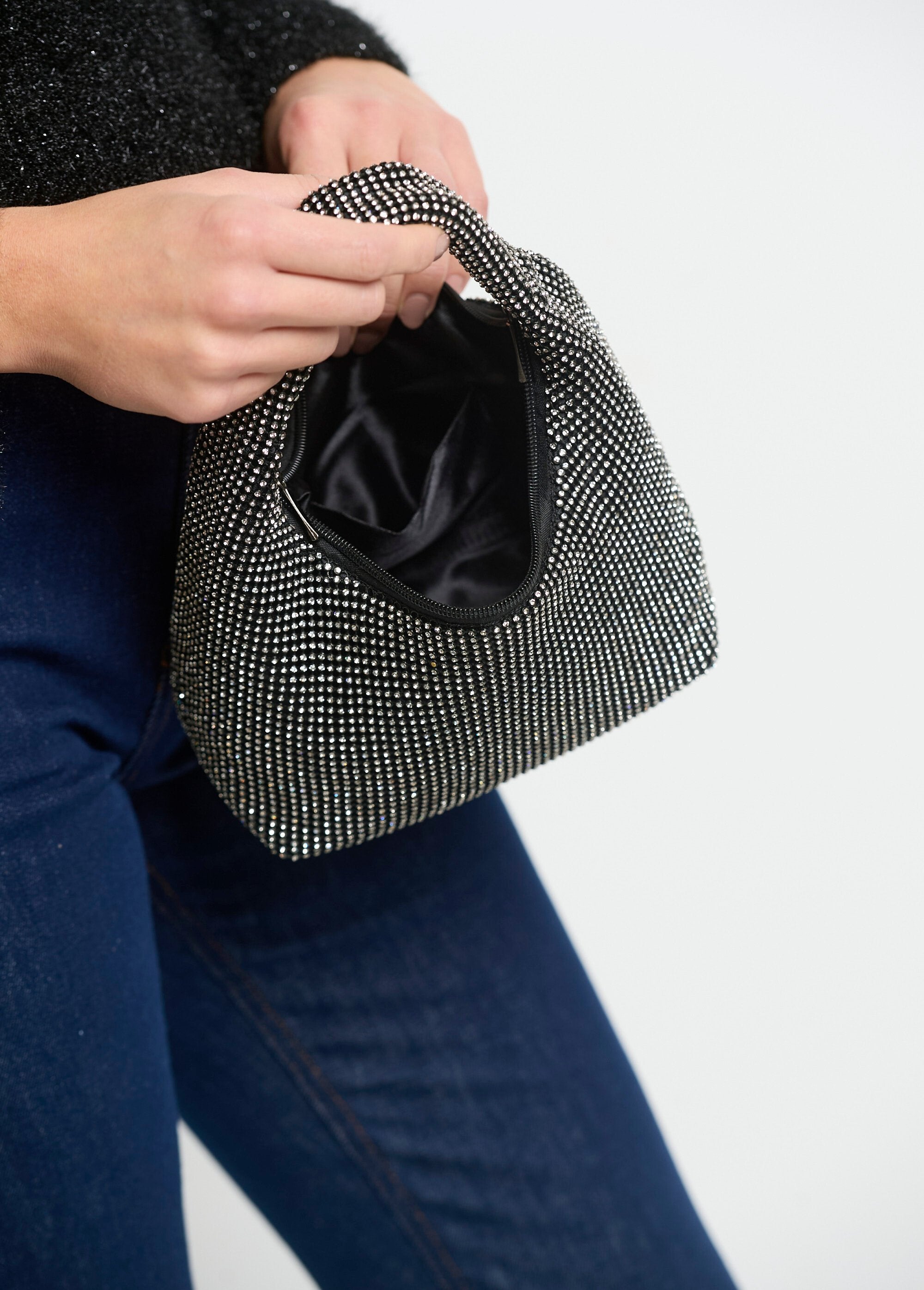 Bolsa_pequena_chique_de_malha_com_strass_Noir_DE1_slim