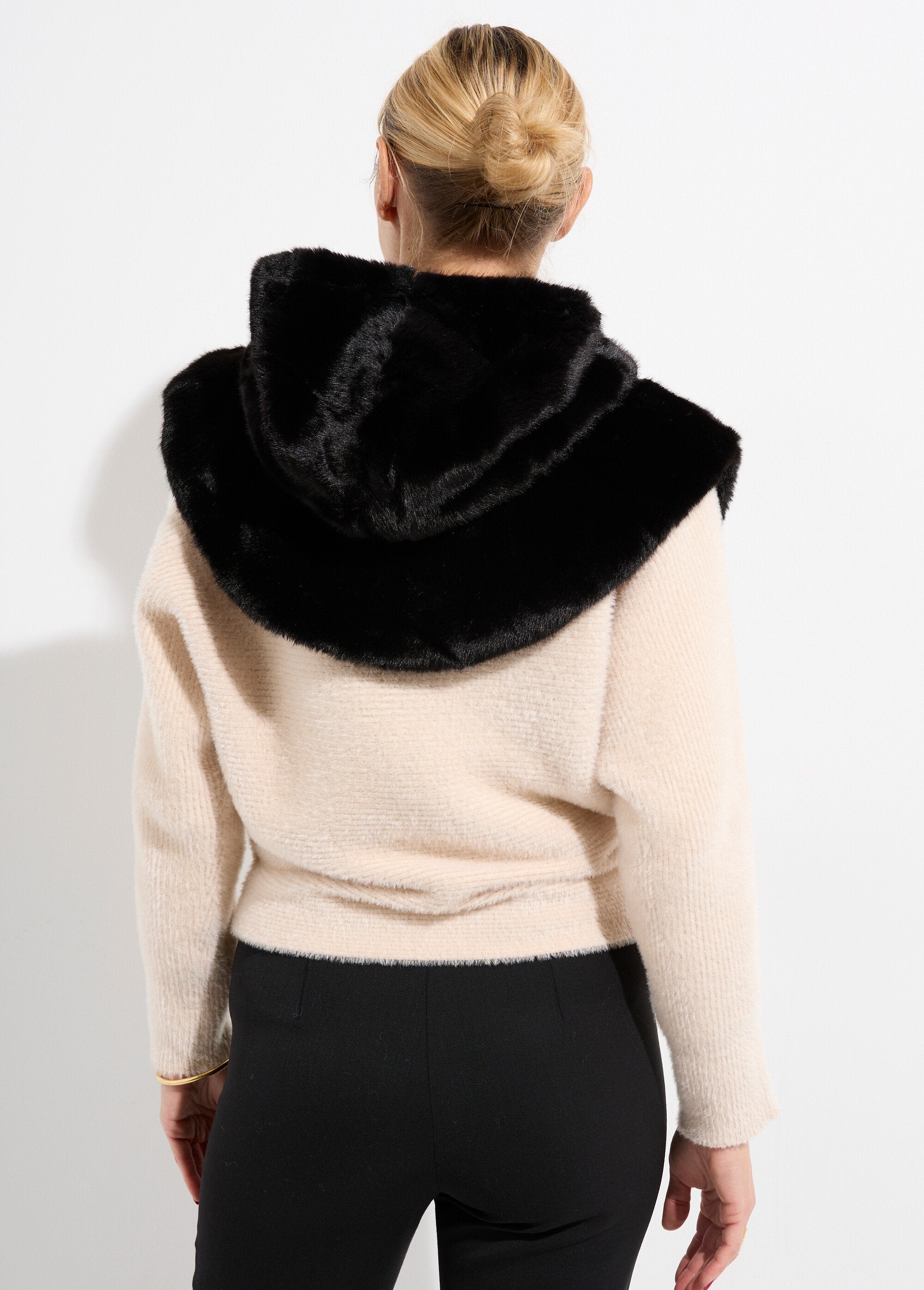 Babete_com_capuz_em_pele_sintética_e_fecho_de_correr_Noir_DO1_slim