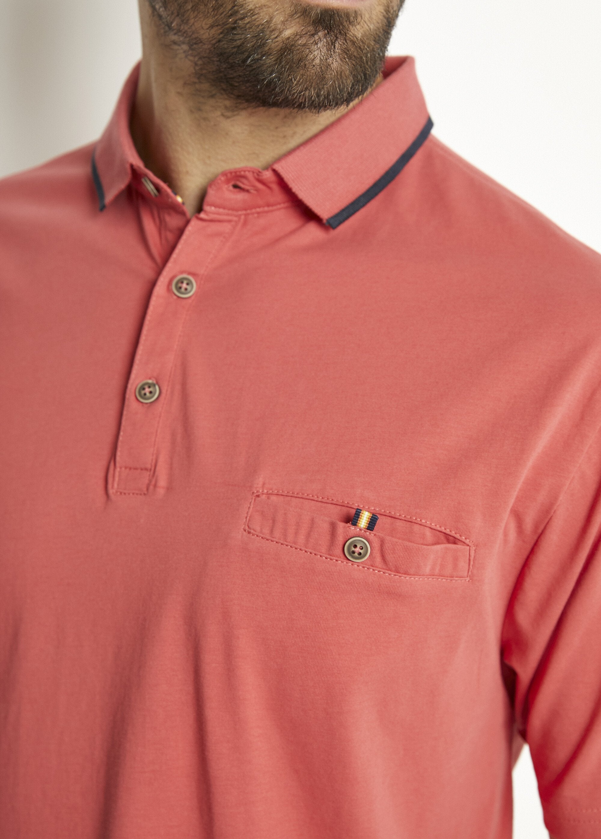 Camisa_polo_de_malha_lisa_com_gola_de_algodão_bicolor_Corail_DE1_slim
