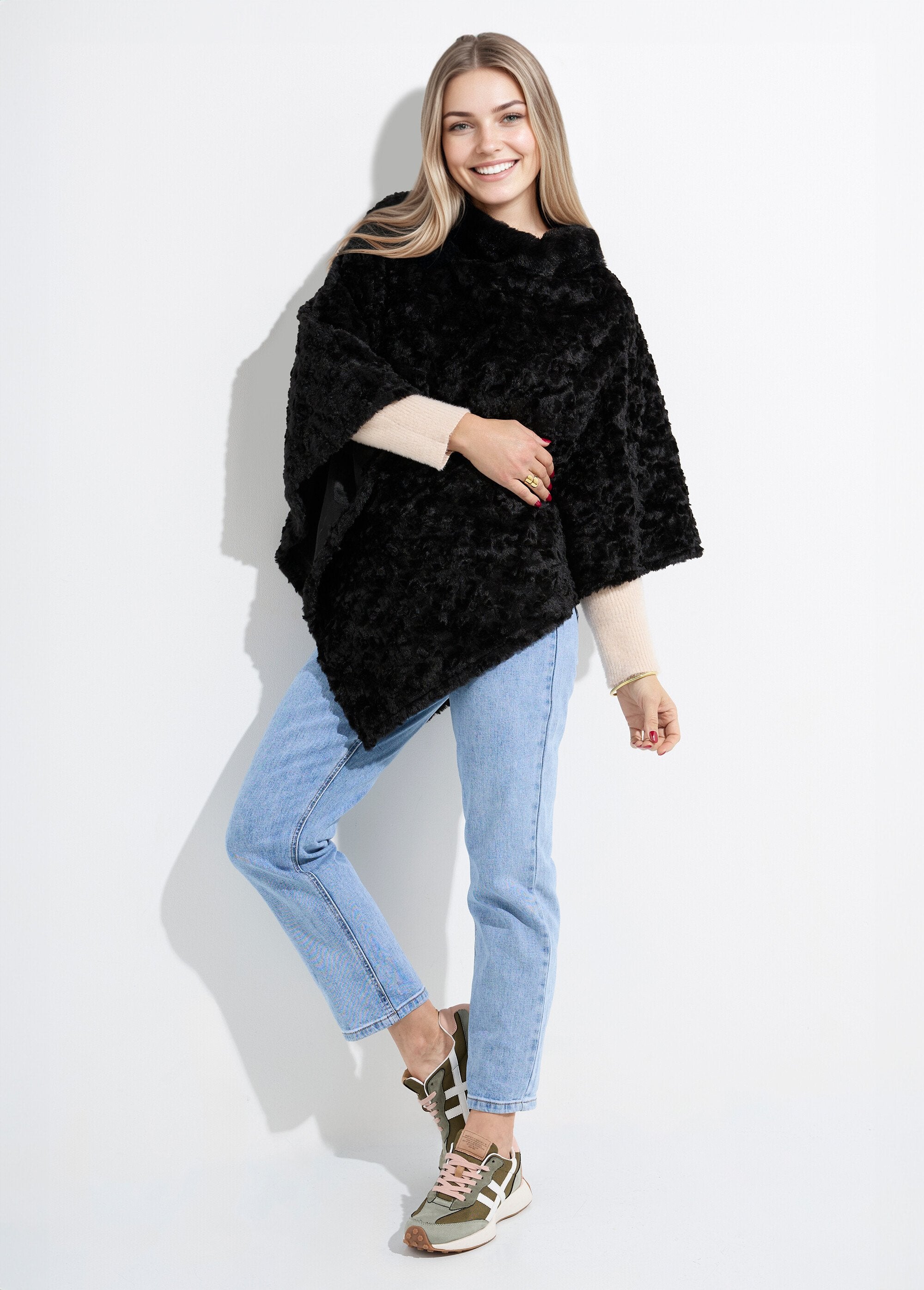 Poncho_de_lã_estilo_Sherpa_com_gola_alta_Noir_SF1_slim