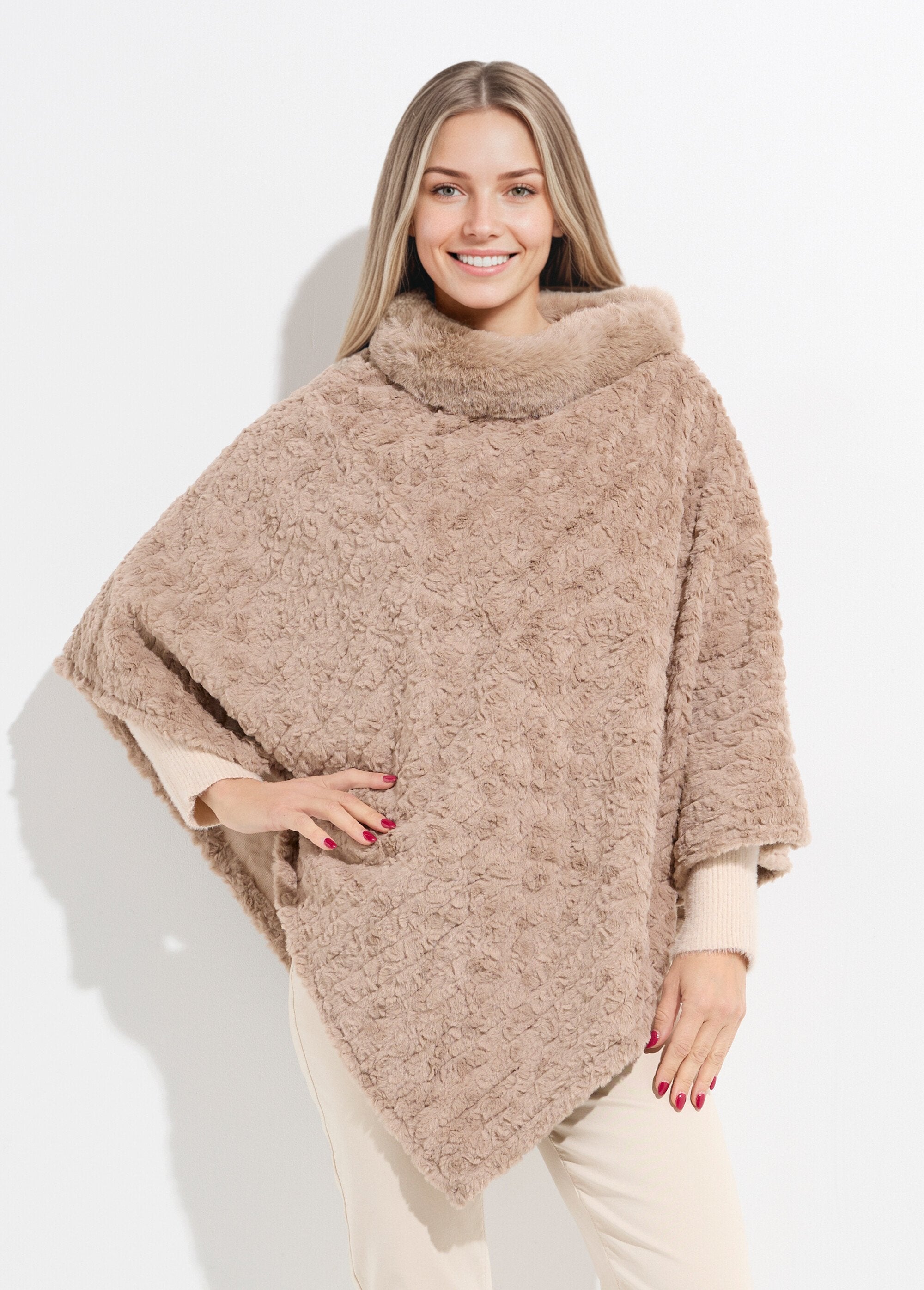 Poncho_de_lã_estilo_Sherpa_com_gola_alta_Taupe_FA1_slim