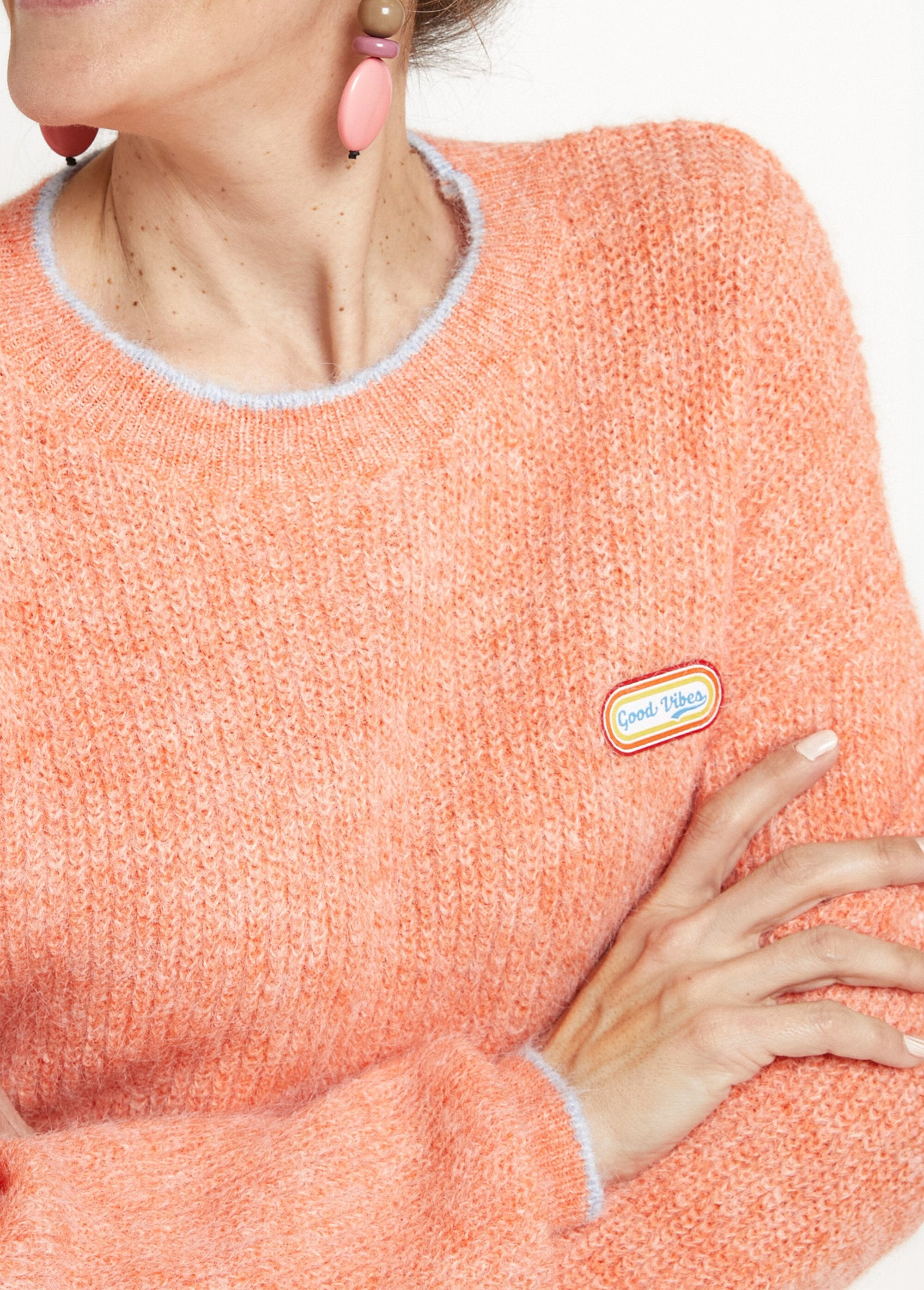 Suéter_quente_com_patch_de_mensagem_de_lã_Orange_DE1_slim