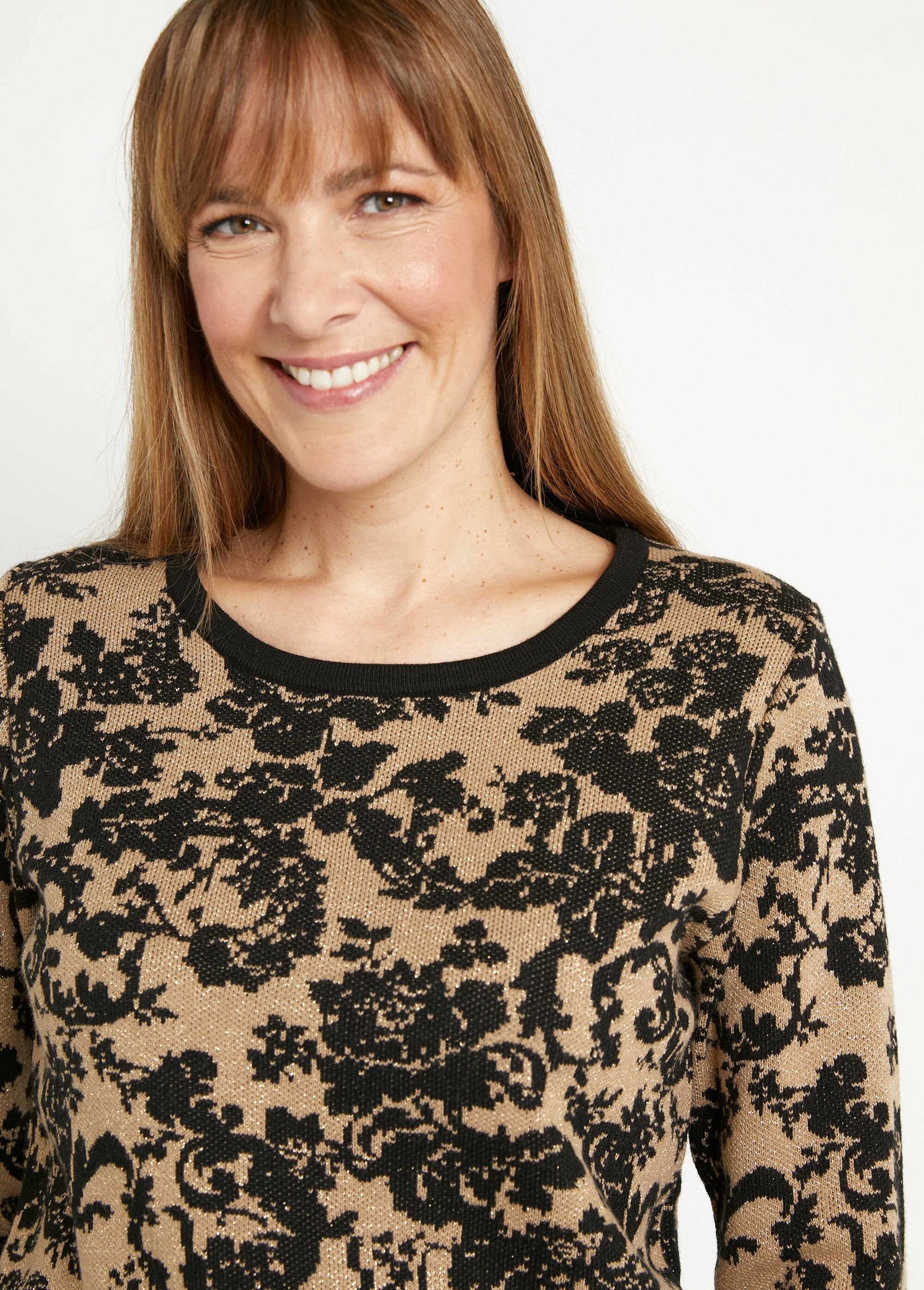 Suéter_jacquard_floral_brilhante_e_quente_com_gola_redonda_Dore_et_noir_DE1_slim