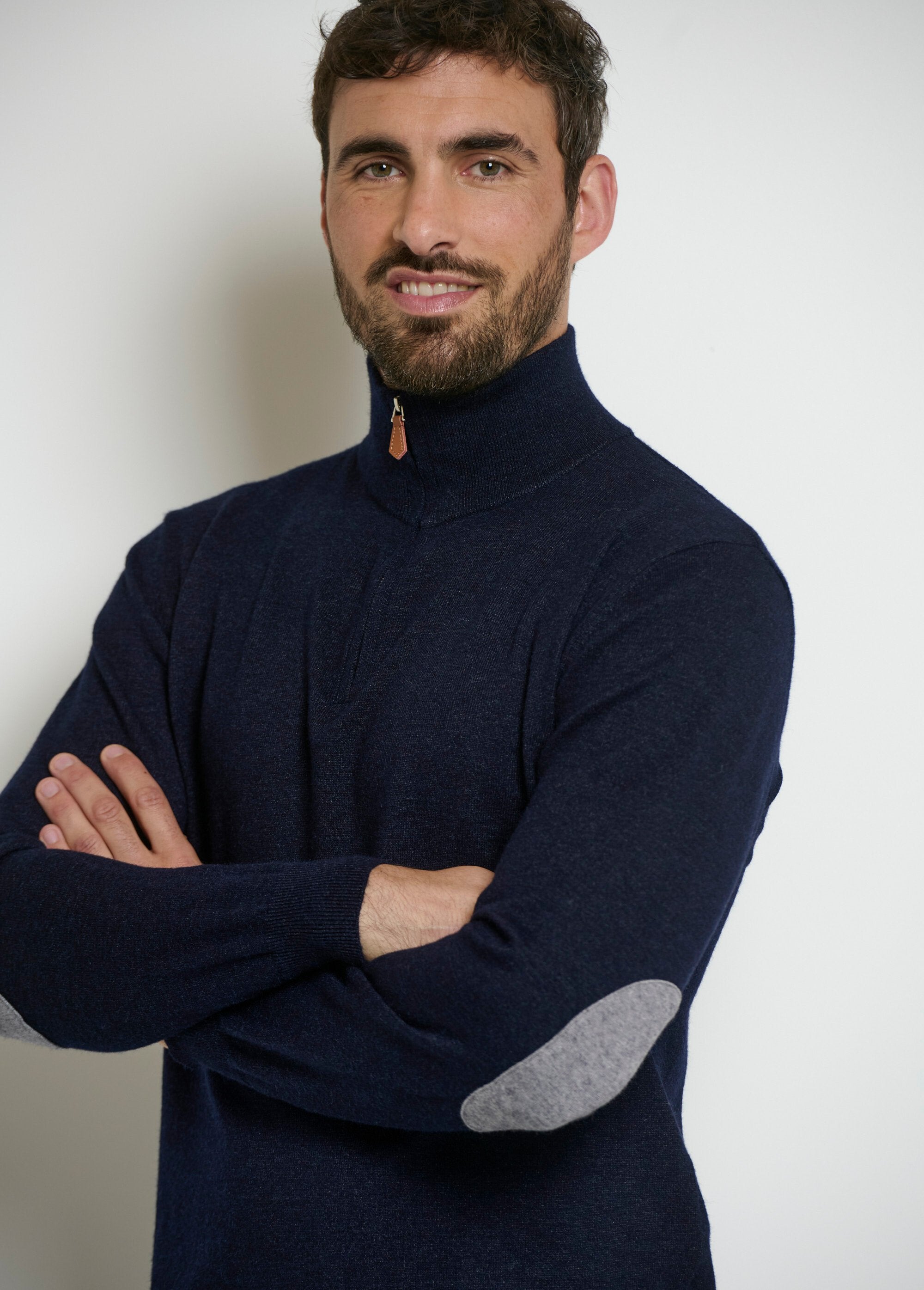 Camisola_com_gola_de_camião_e_pormenores_em_contraste_Marine_vintage__DE1_slim