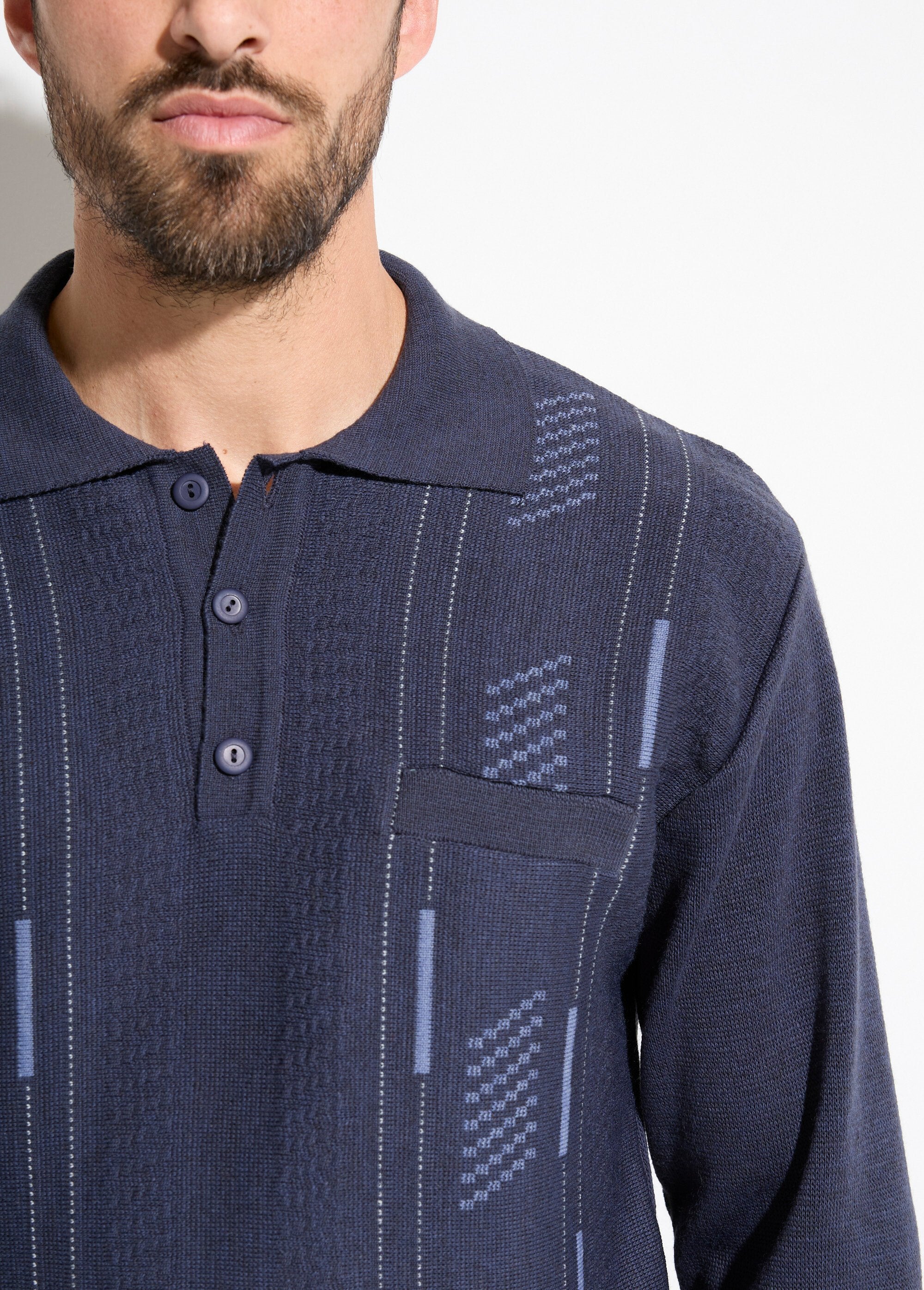 Suéter_de_lã_jacquard_de_manga_comprida_com_botões_e_gola_polo_Marine_DE1_slim