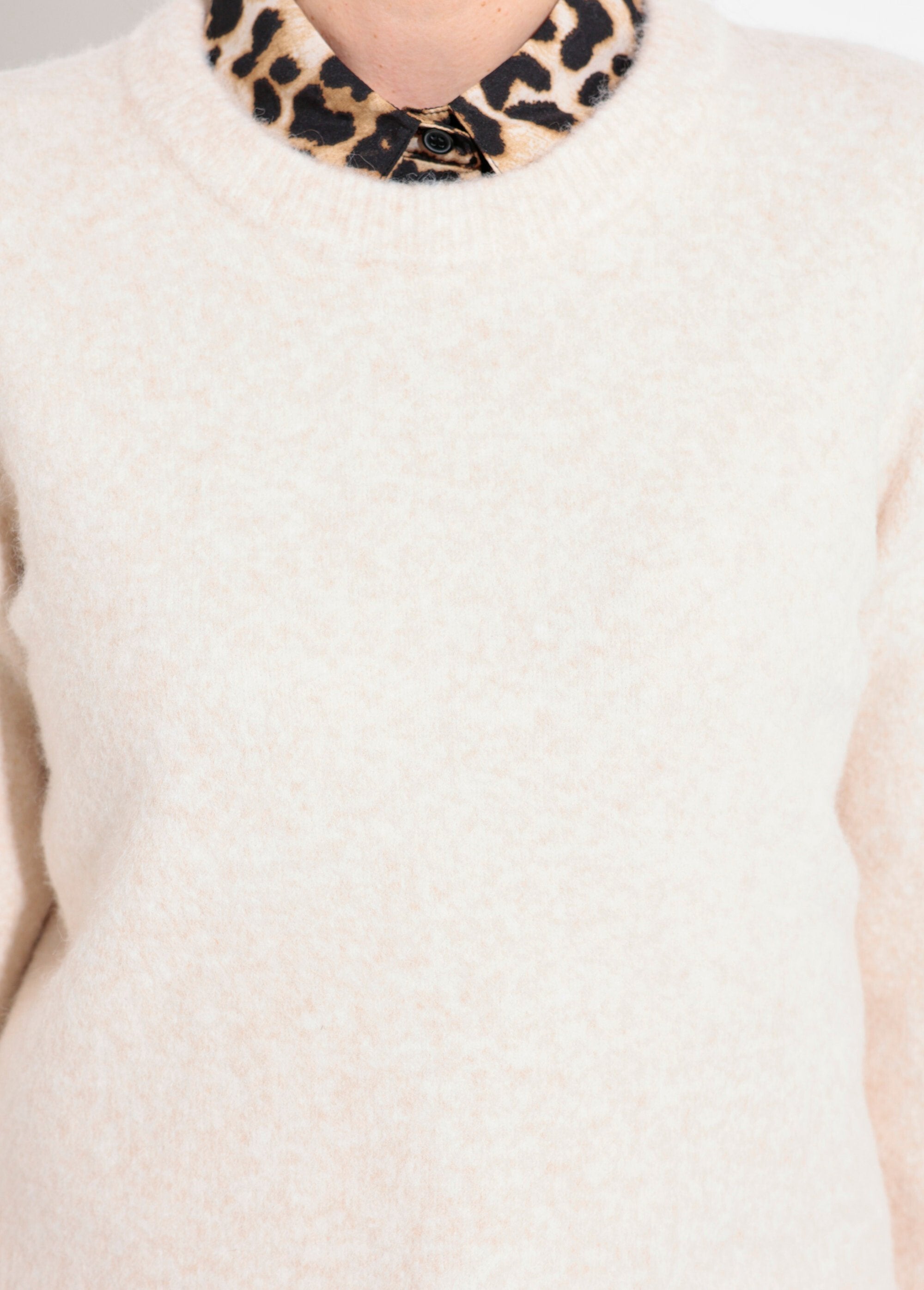 Suéter_de_lã_quente_e_fofa_com_gola_redonda_Beige_DE1_slim