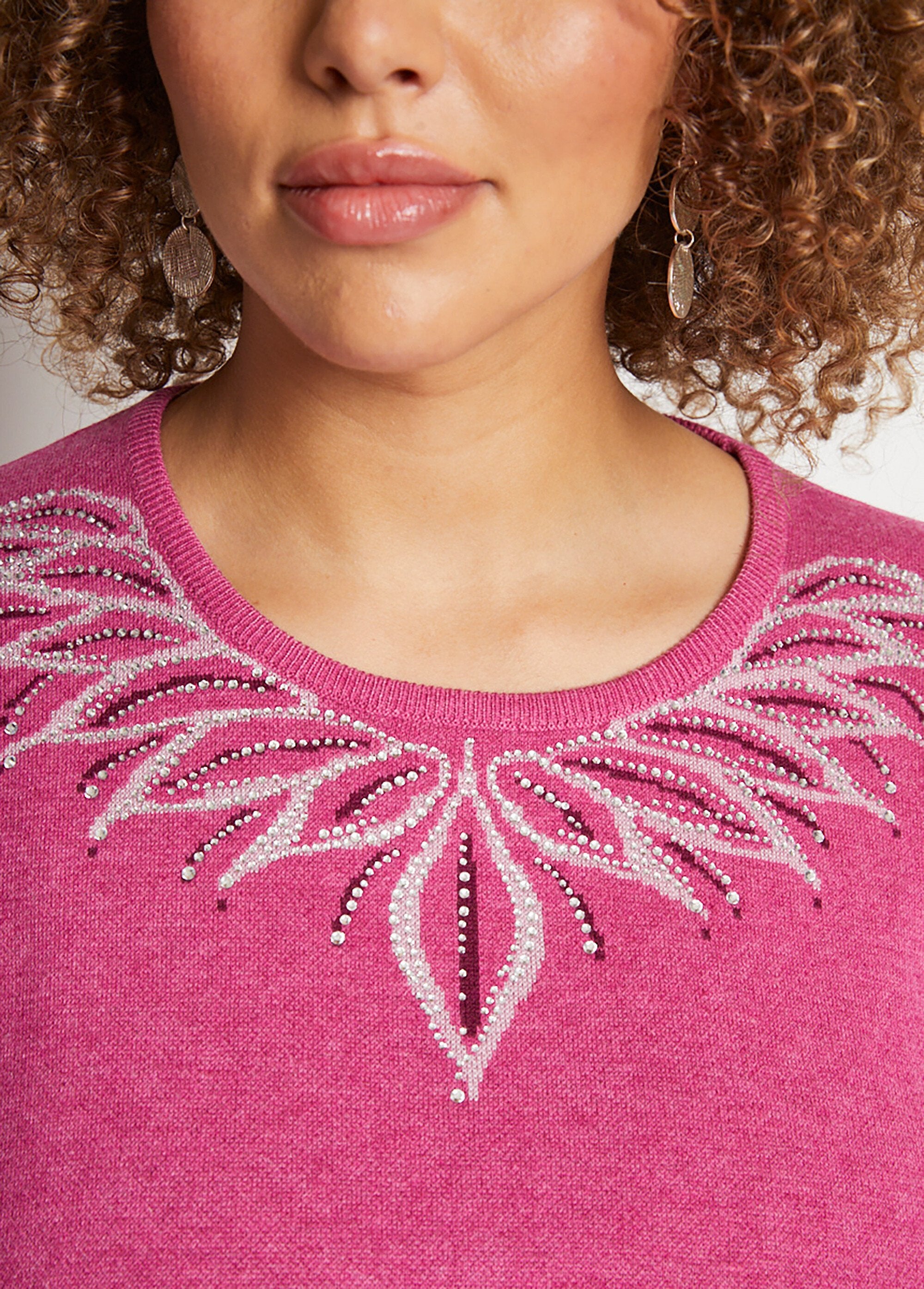Suéter_gola_redonda_jacquard_strass_Cassis_DE2_curvy