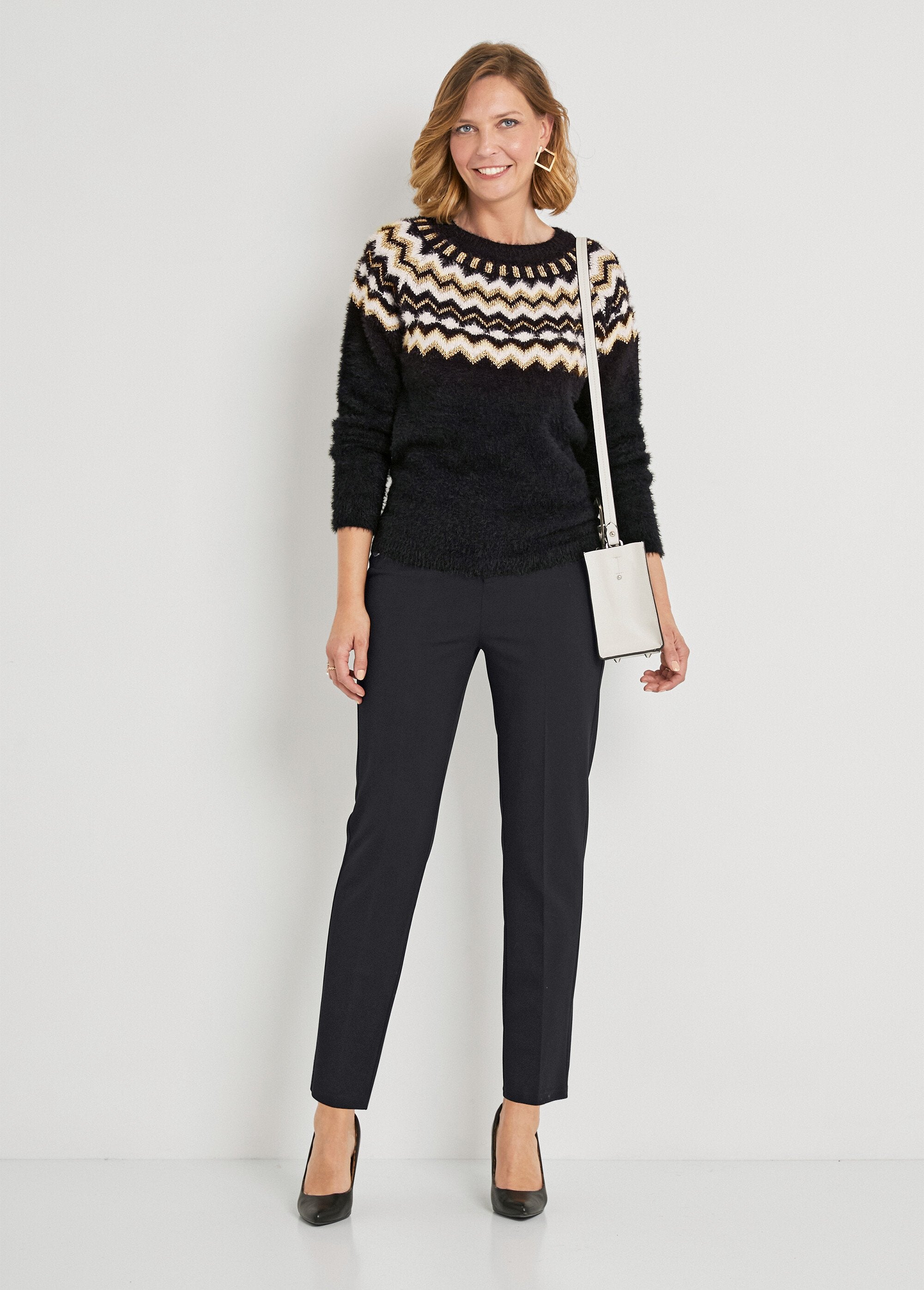 Camisola_de_gola_redonda_em_malha_jacquard_solarenga_PRETO_SF1_slim