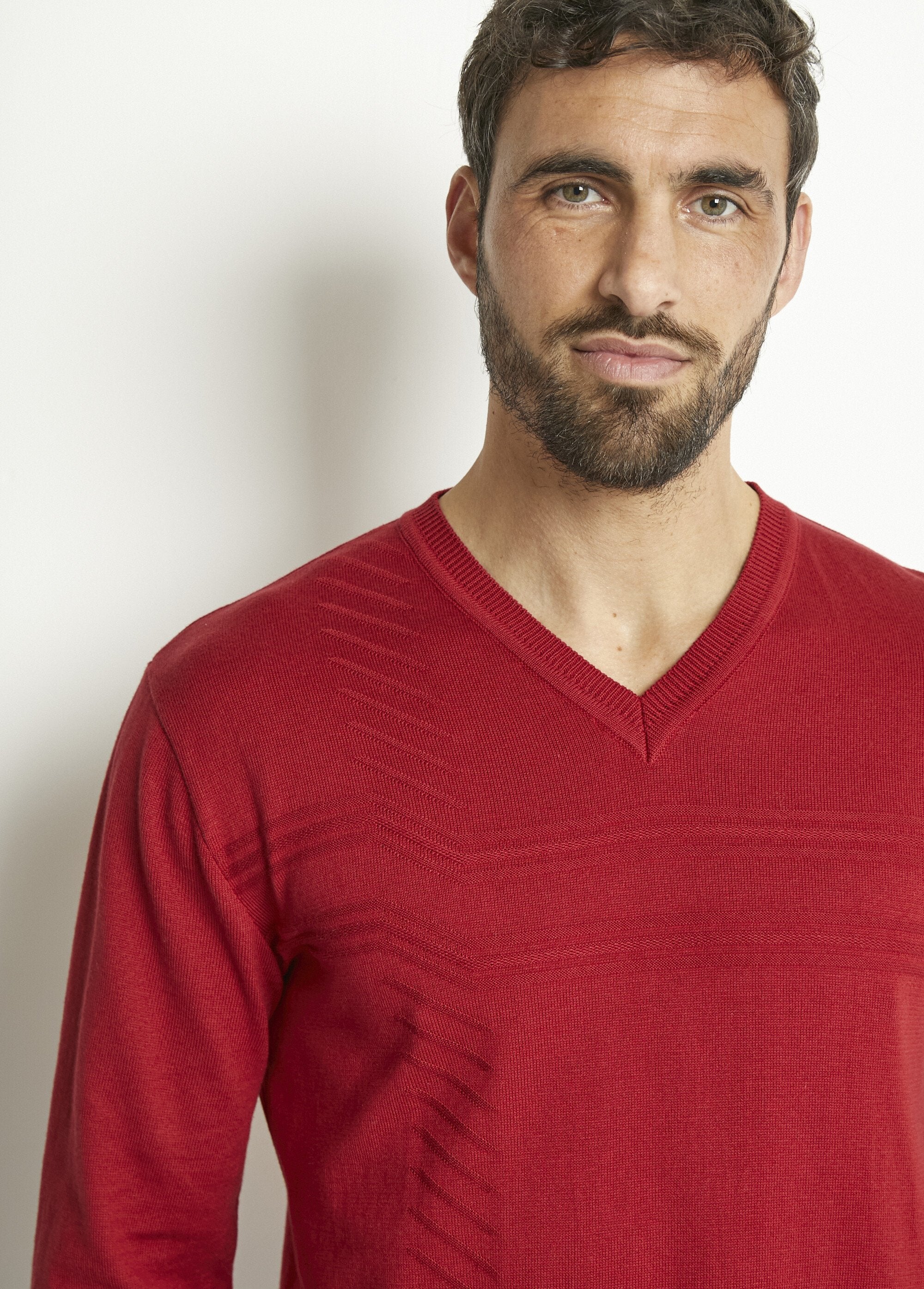 Suéter_de_algodão_com_decote_em_V_e_manga_comprida_Bordeaux_DE1_slim