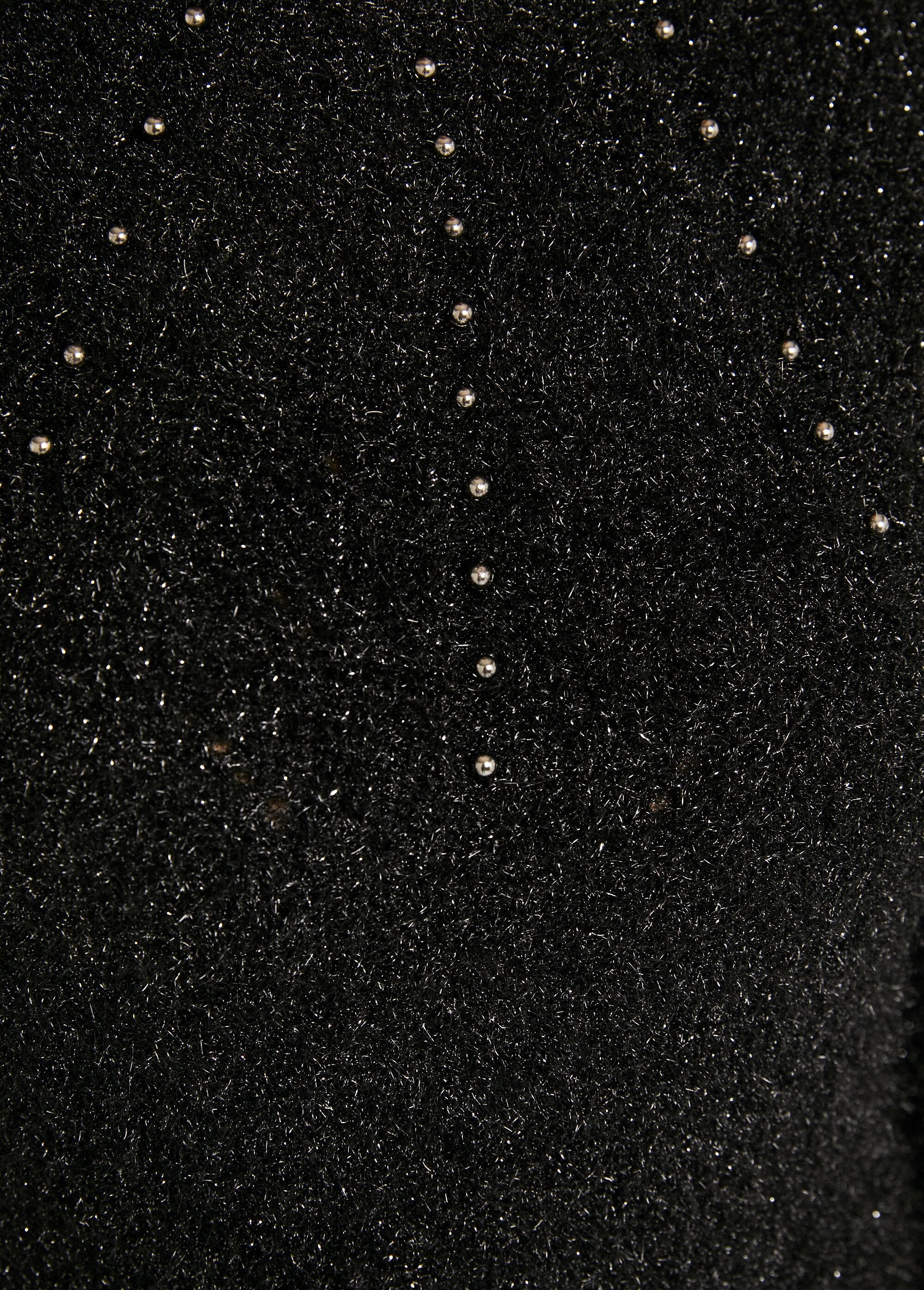 Suéter_de_malha_macia_e_peluda_com_gola_redonda_de_pérolas_vazadas_Noir_DE3_slim