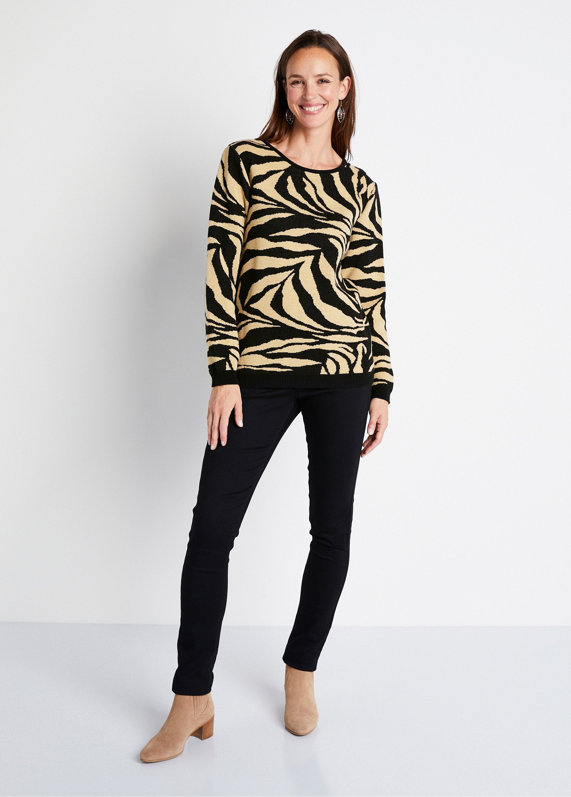 Camisola_macia_com_gola_redonda_e_jacquard_de_zebra_Beige_et_noir_SF1_slim