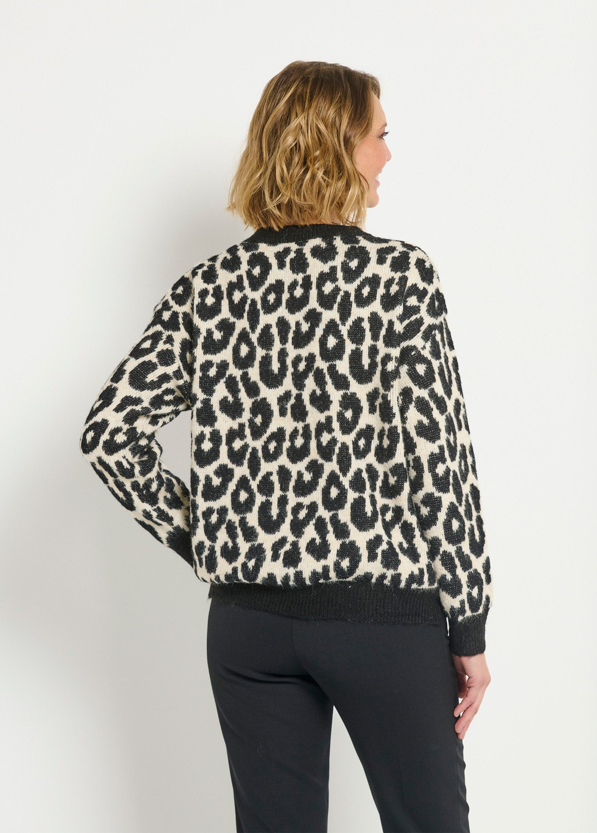 Suéter_quente_de_leopardo_com_gola_redonda_e_lã_Leopard_DO1_slim
