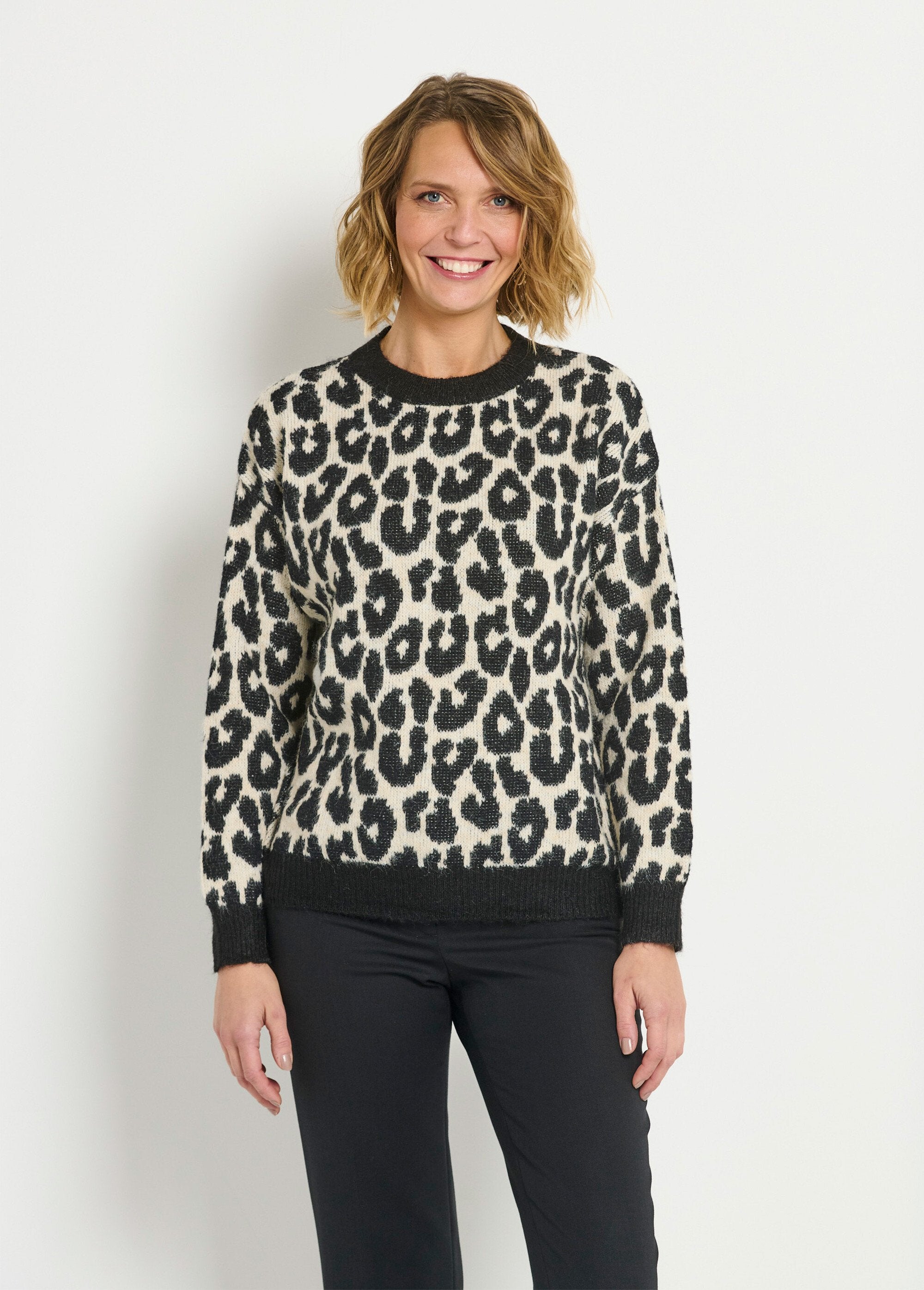 Suéter_quente_de_leopardo_com_gola_redonda_e_lã_Leopard_FA1_slim