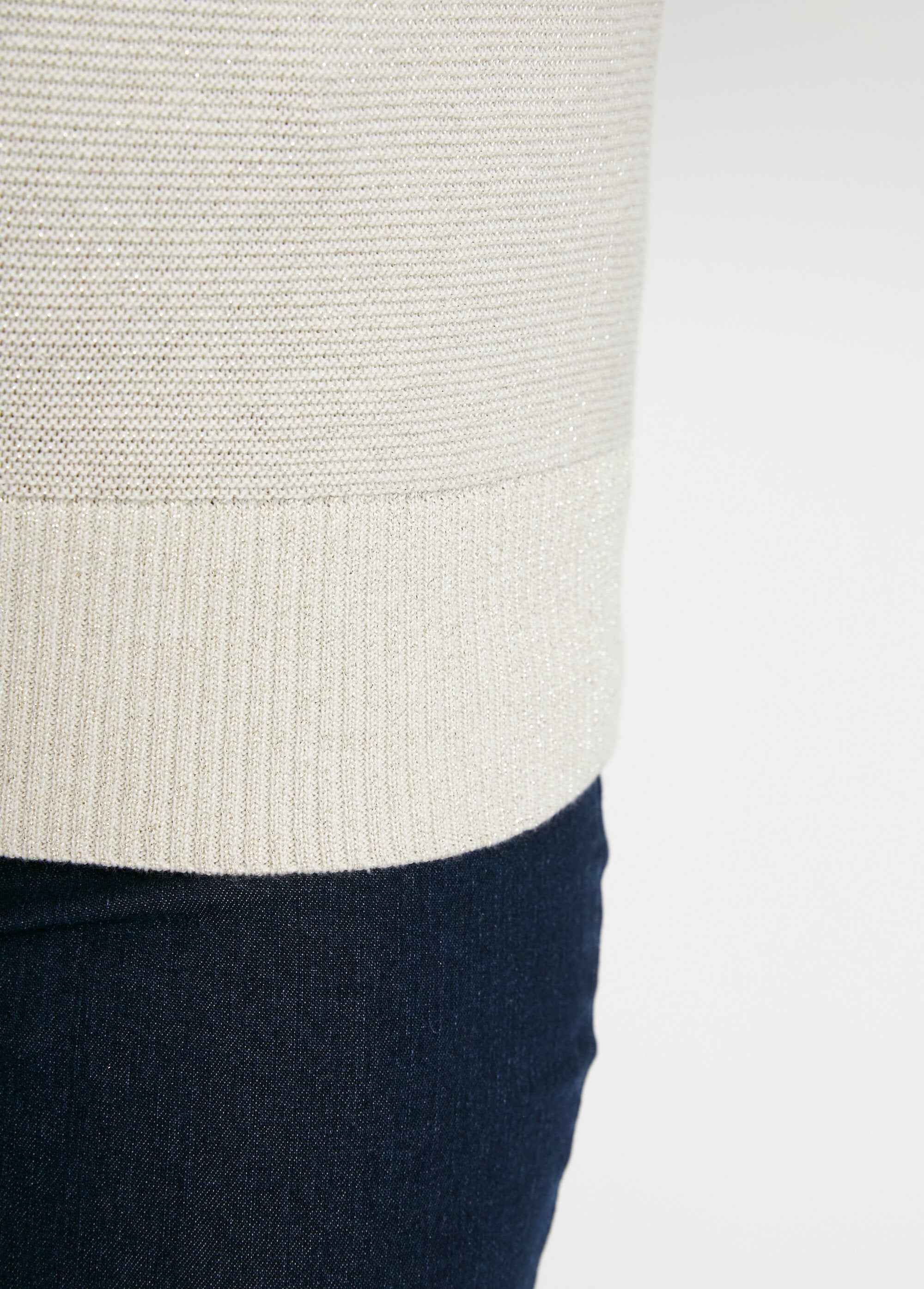 Camisola_de_malha_brilhante_com_orifícios_Beige_DE3_slim