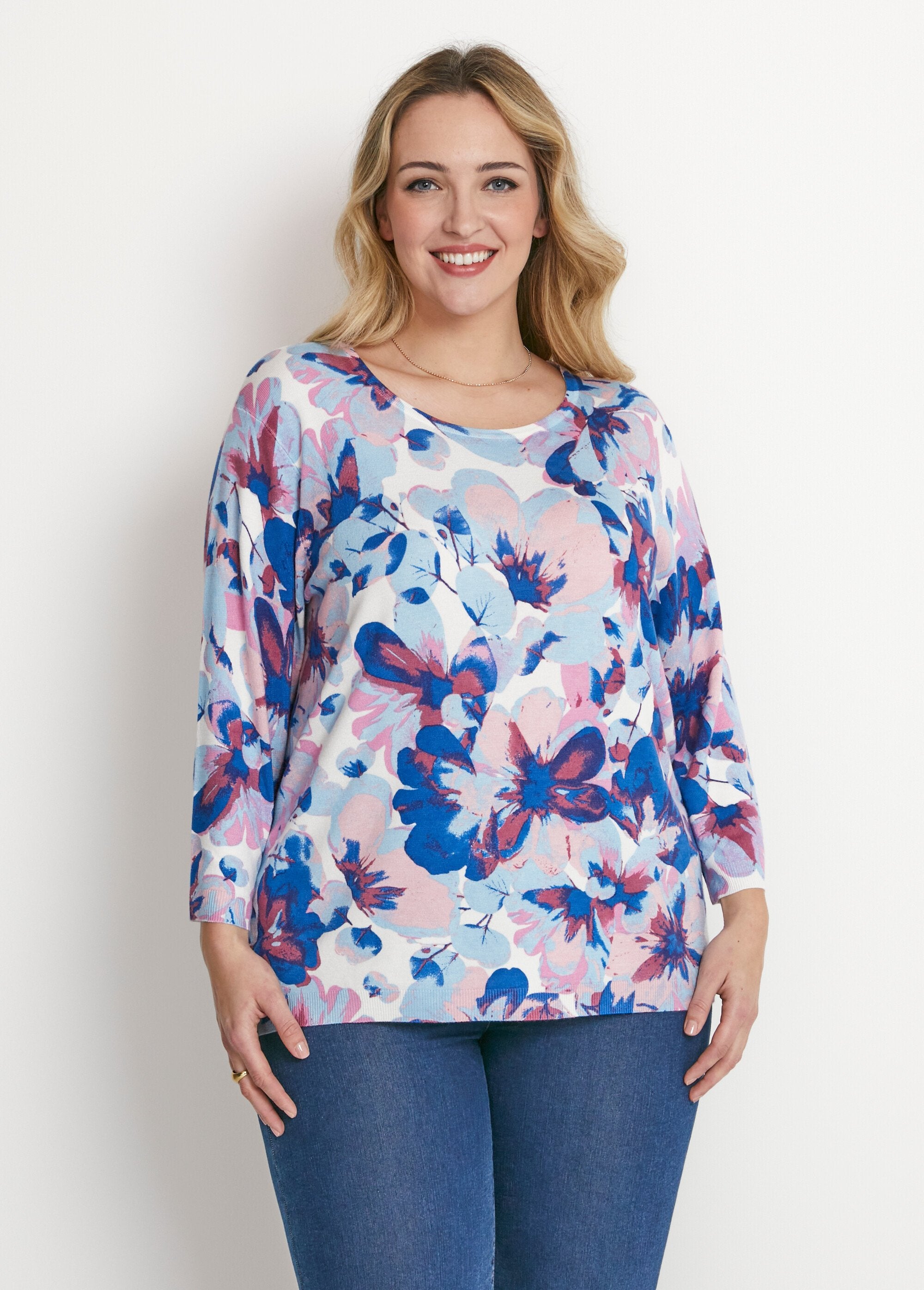 Suéter_com_estampa_floral_e_manga_3/4_Bleu_et_rose_FA1_curvy