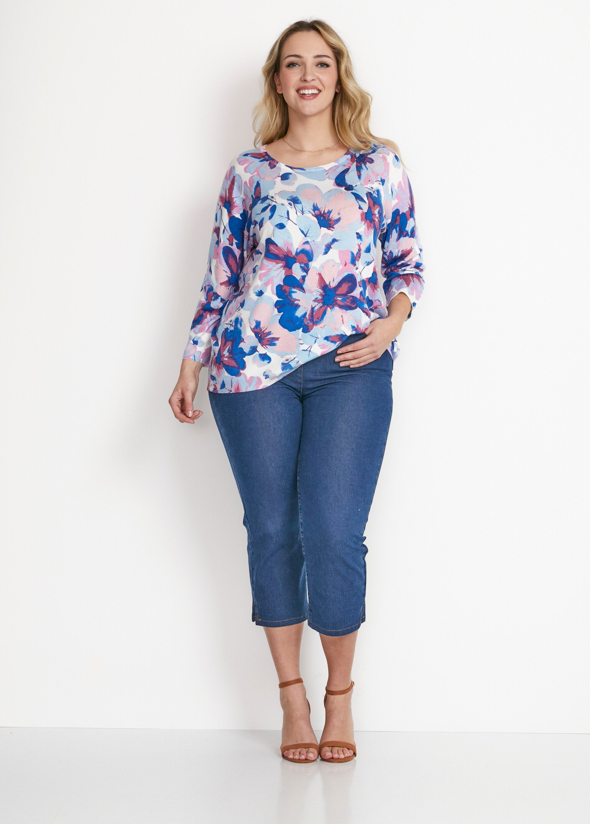 Suéter_com_estampa_floral_e_manga_3/4_Bleu_et_rose_SF1_curvy