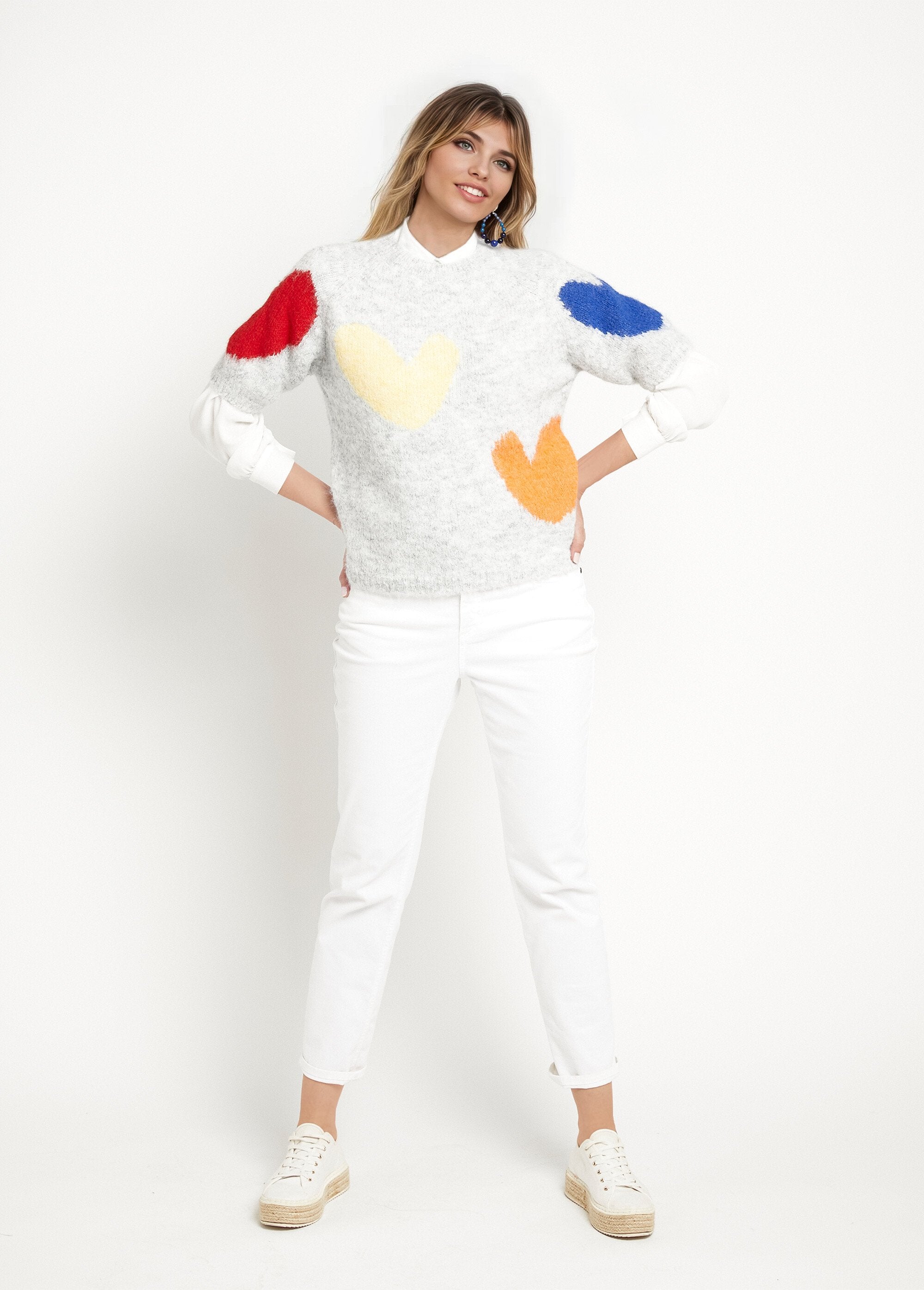 Suéter_de_manga_curta_com_detalhes_de_coração_Gris_SF1_slim