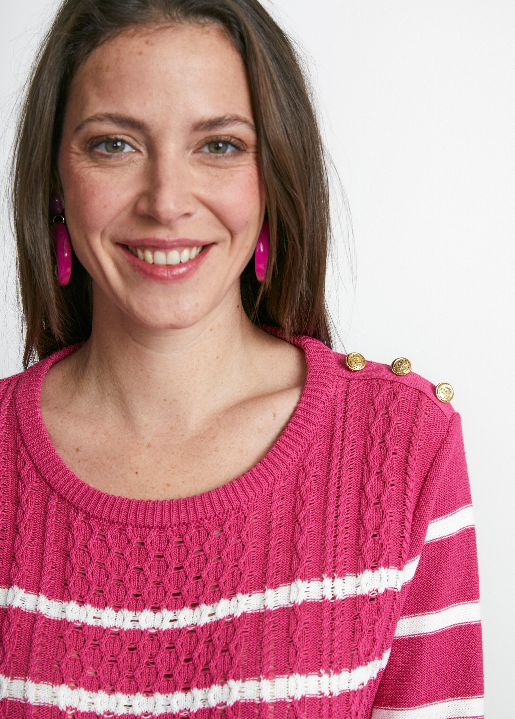 Suéter_listrado_com_botões_estilo_marinheiro_Framboise_et_blanc_DE1_slim