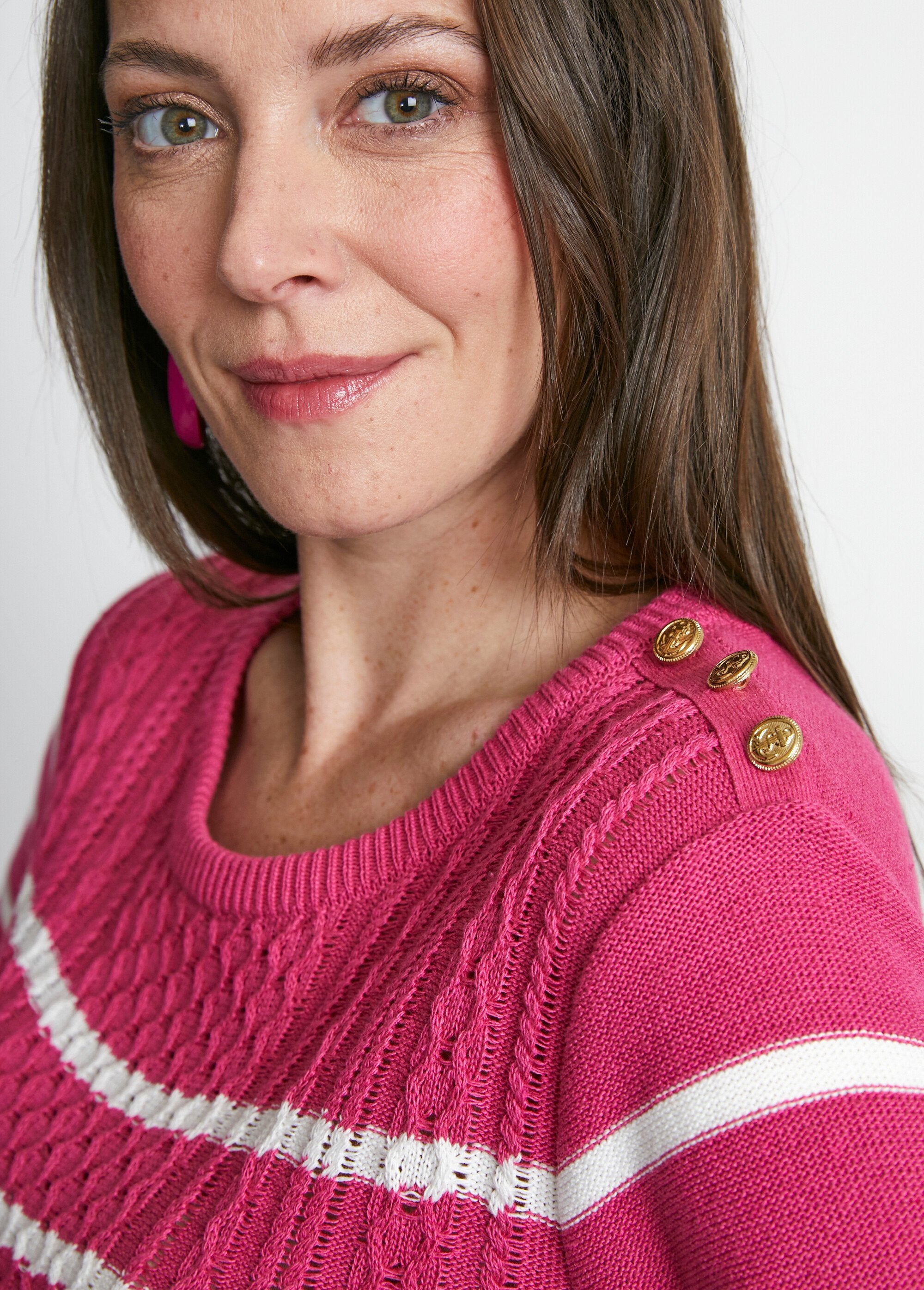 Suéter_listrado_com_botões_estilo_marinheiro_Framboise_et_blanc_DE2_slim