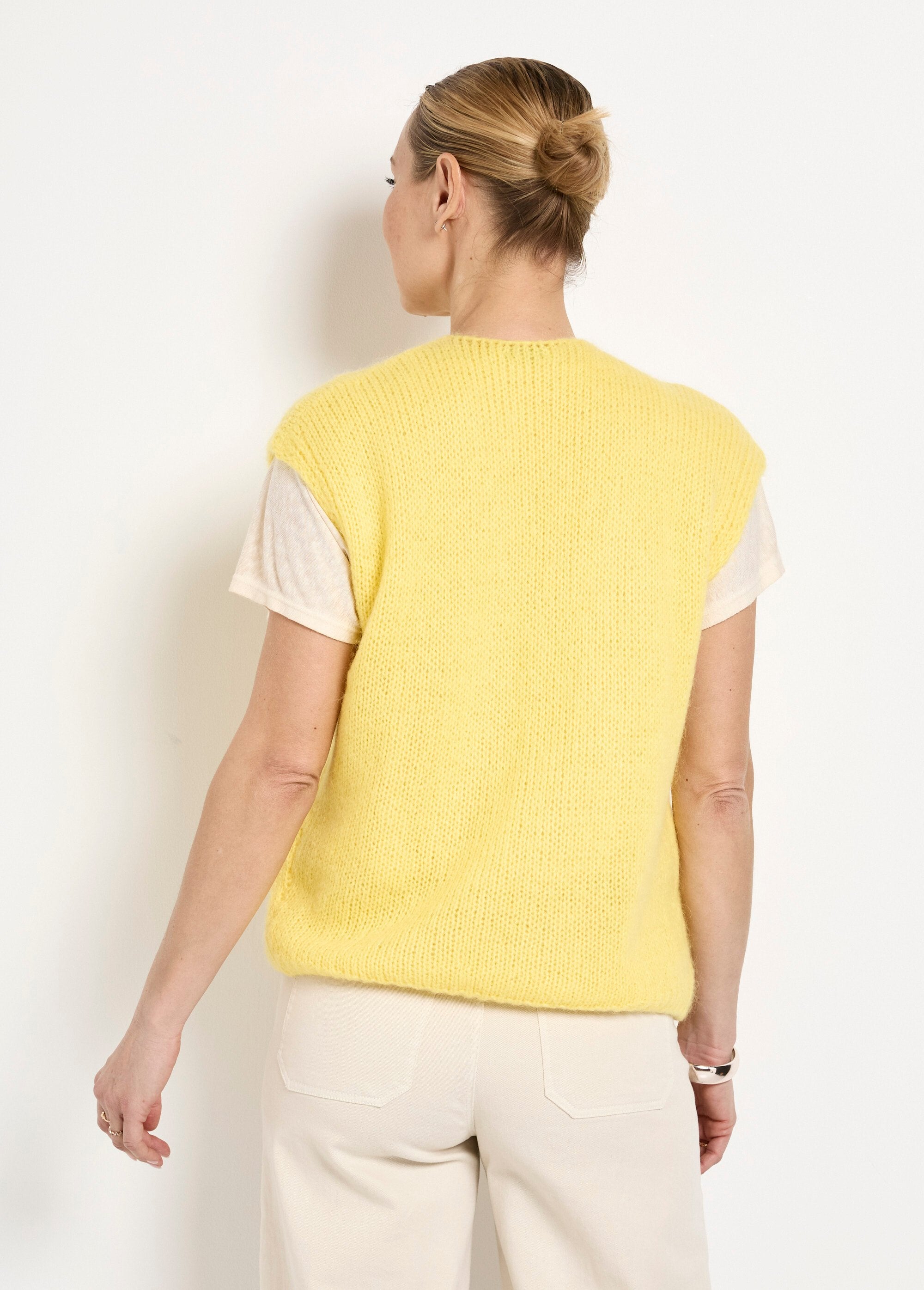 Suéter_quente_de_lã_mohair_sem_mangas_de_ponta_a_ponta_Jaune_DO1_slim