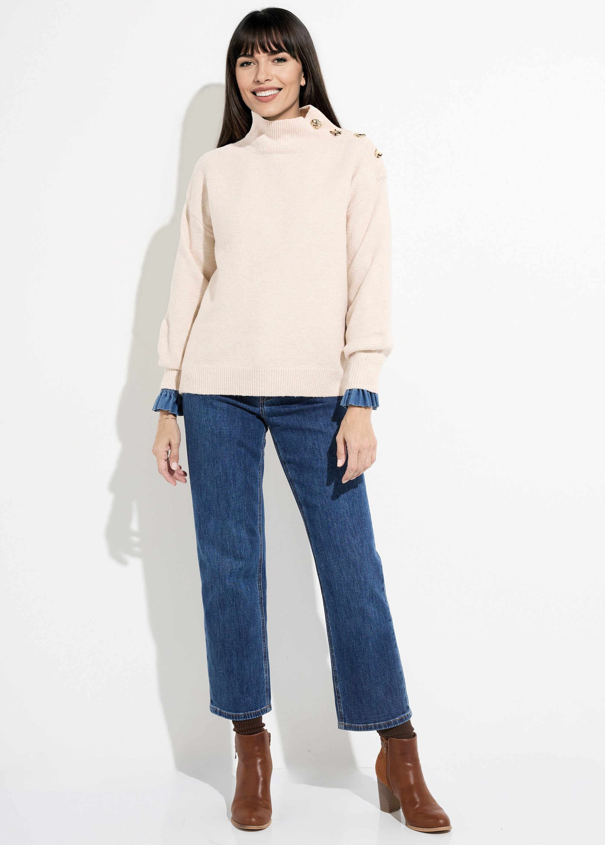 Camisola_de_gola_alta_com_botões_de_jóias_de_metal_Beige_SF1_slim