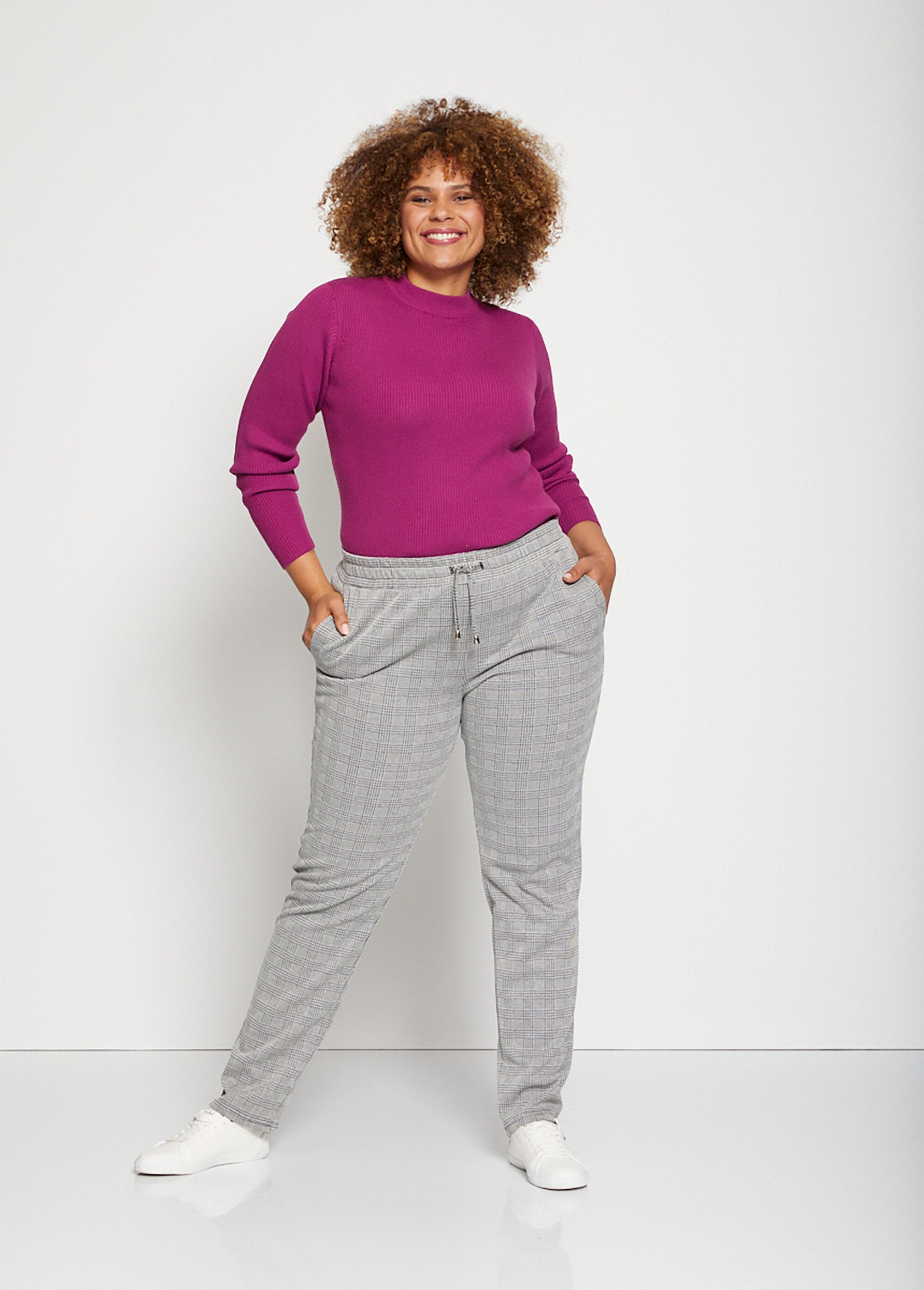 Suéter_curto_de_malha_canelada_e_gola_alta_Cyclamen_SF1_curvy