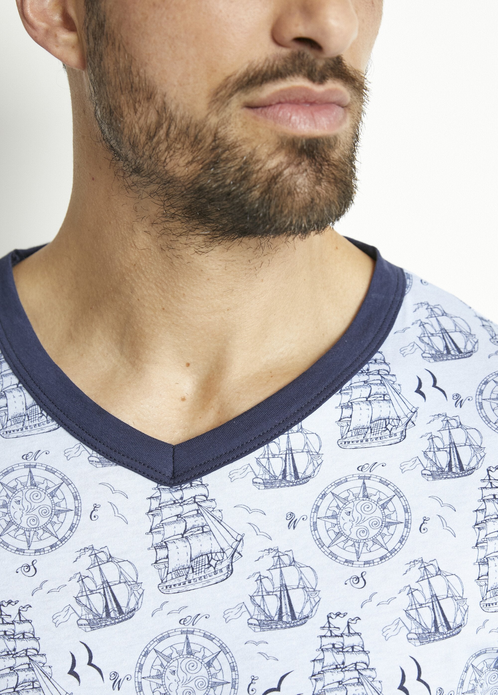 Pijama_curto_de_malha_de_algodão_com_decote_em_V_Bleu_et_marine_DE2_slim