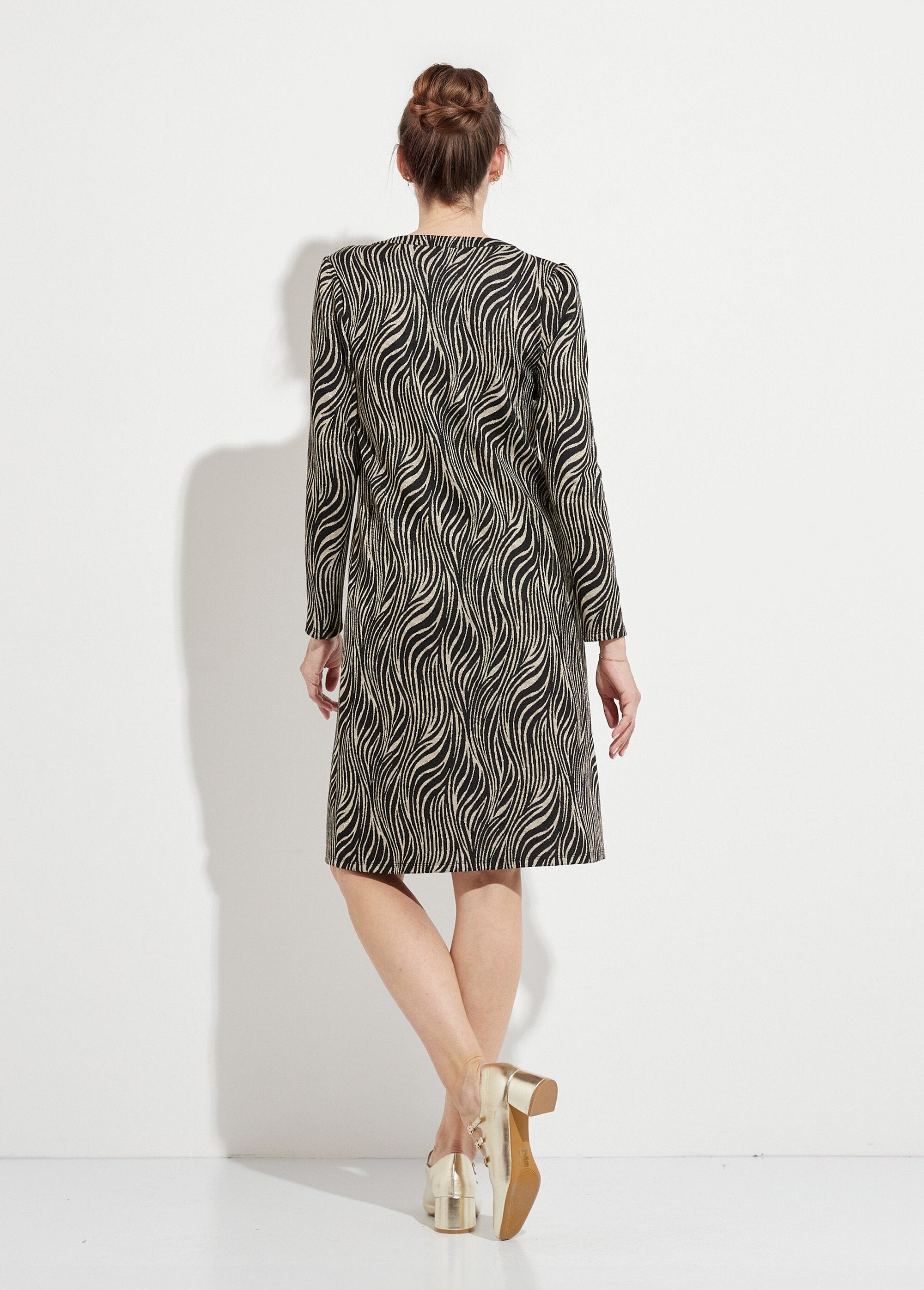 Vestido_curto_solto_de_zebra_jacquard_Noir_et_blanc_DO1_slim