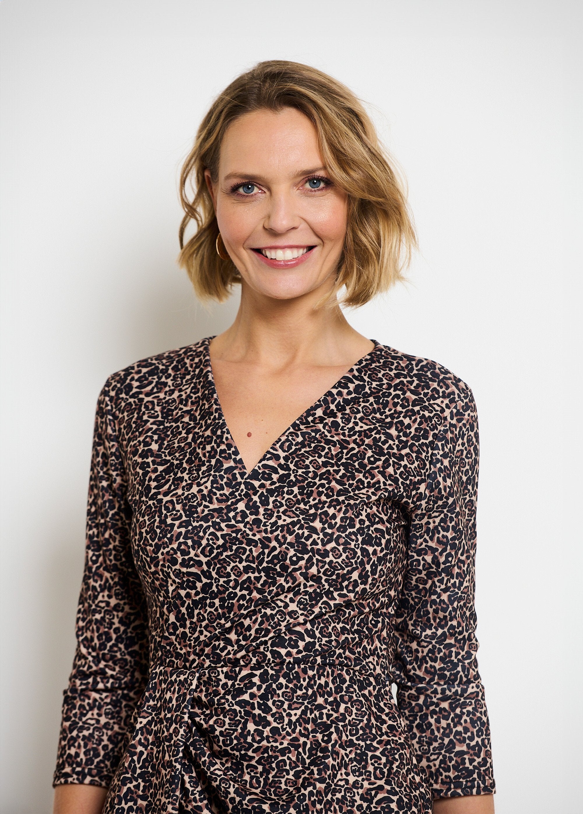 Vestido_envelope_com_efeito_wrap_Animalier_DE1_slim