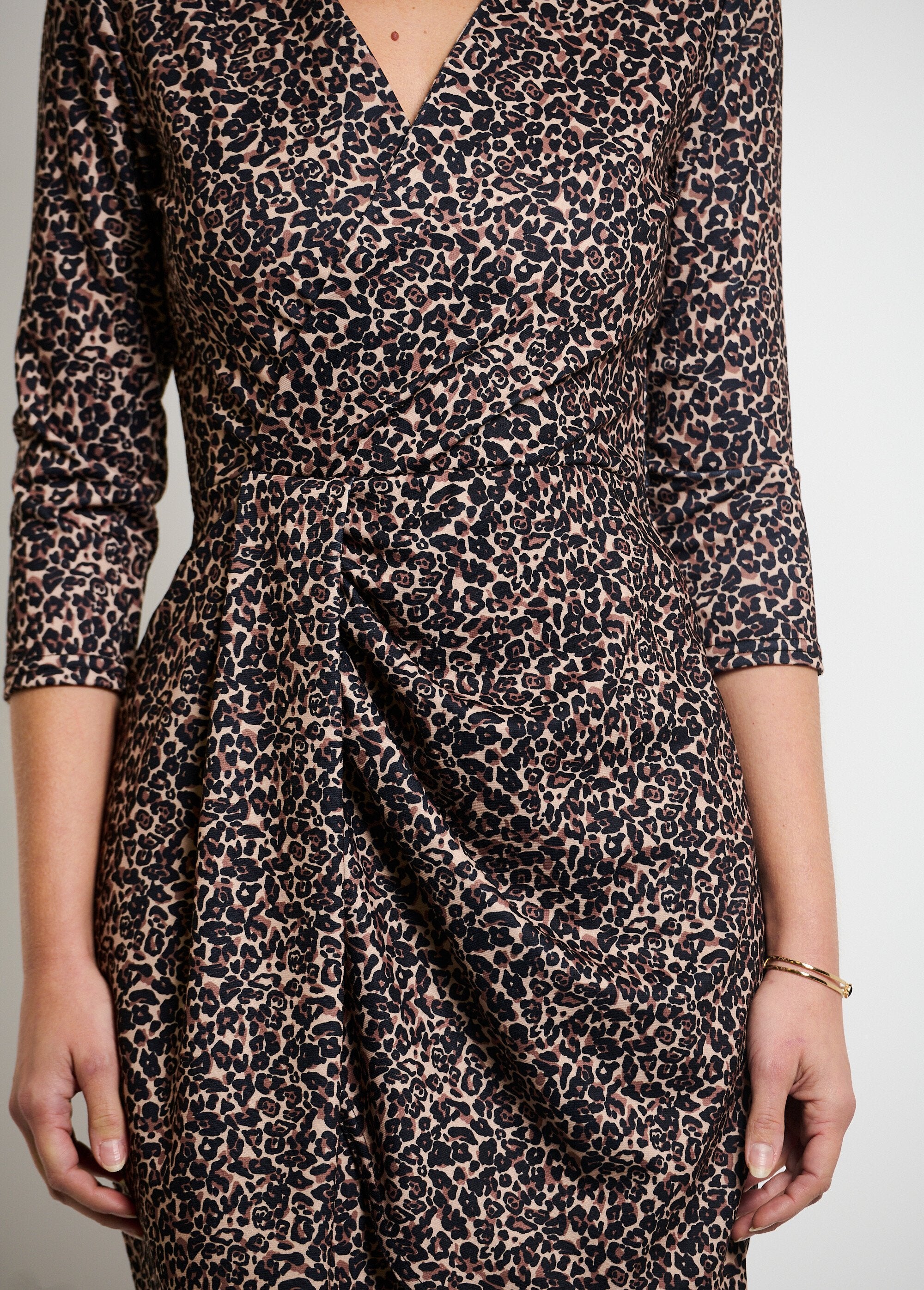 Vestido_envelope_com_efeito_wrap_Animalier_DE2_slim