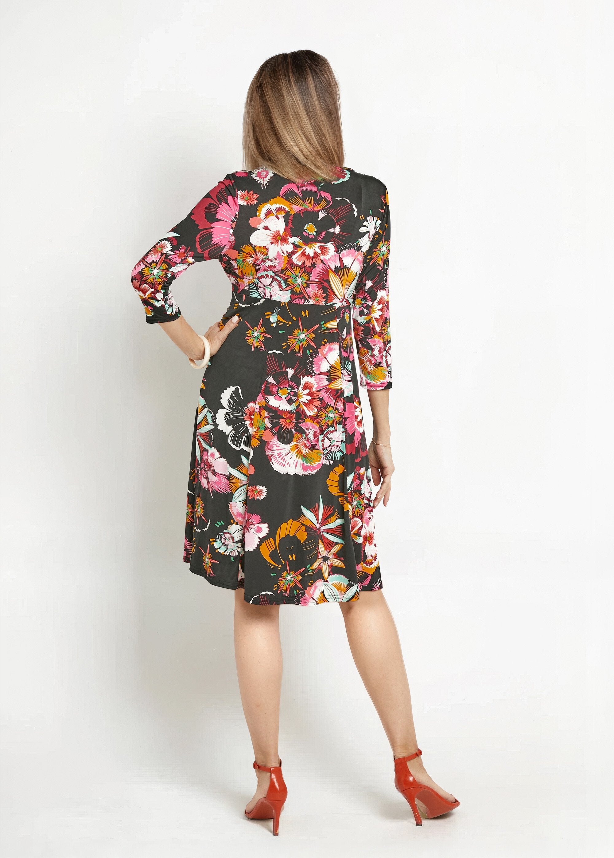 Vestido_envelope_com_estampa_floral_japonesa_Noir_imprime_DO1_slim