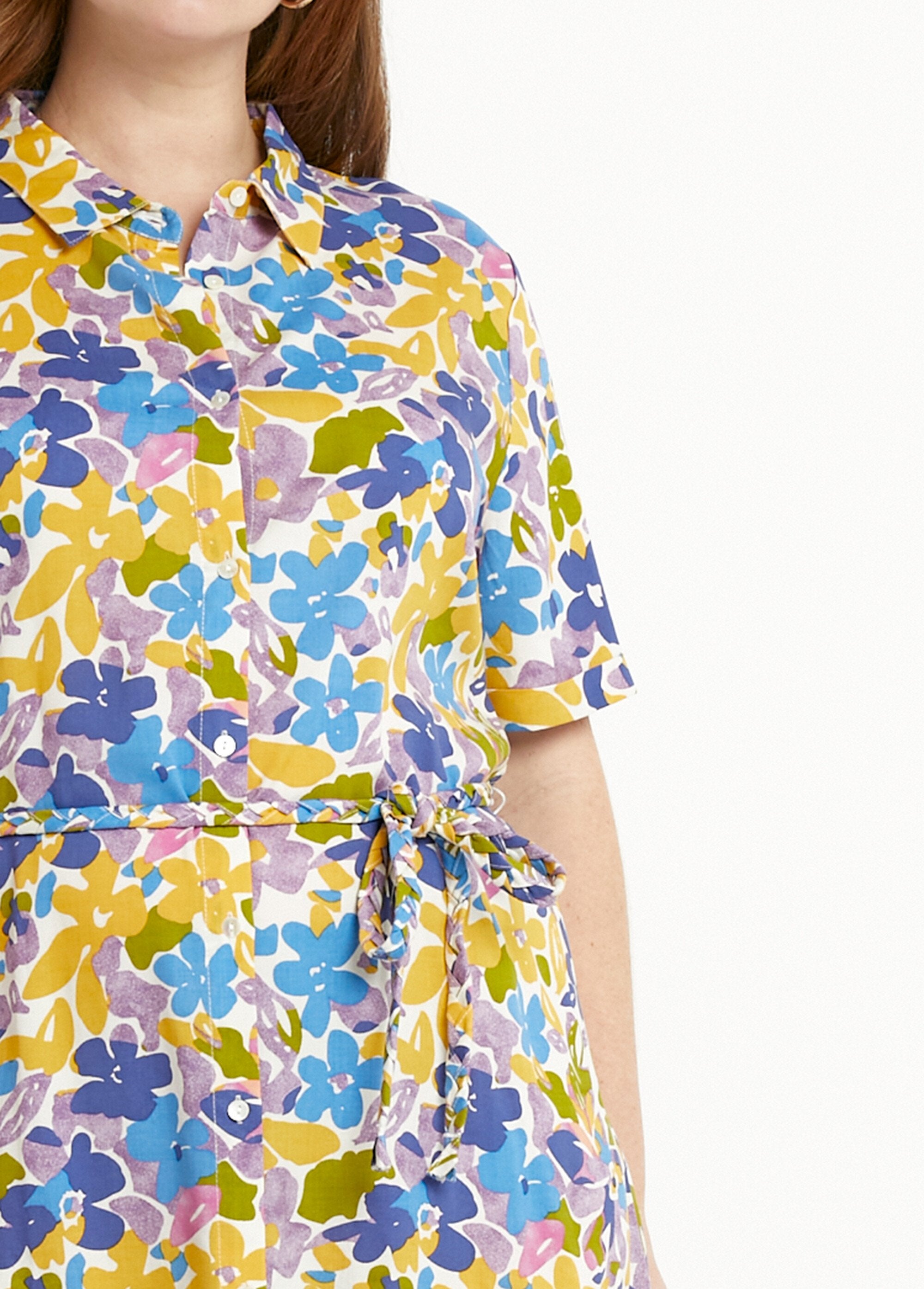 Vestido_curto_reto_com_estampa_floral_Multicolore_DE1_curvy