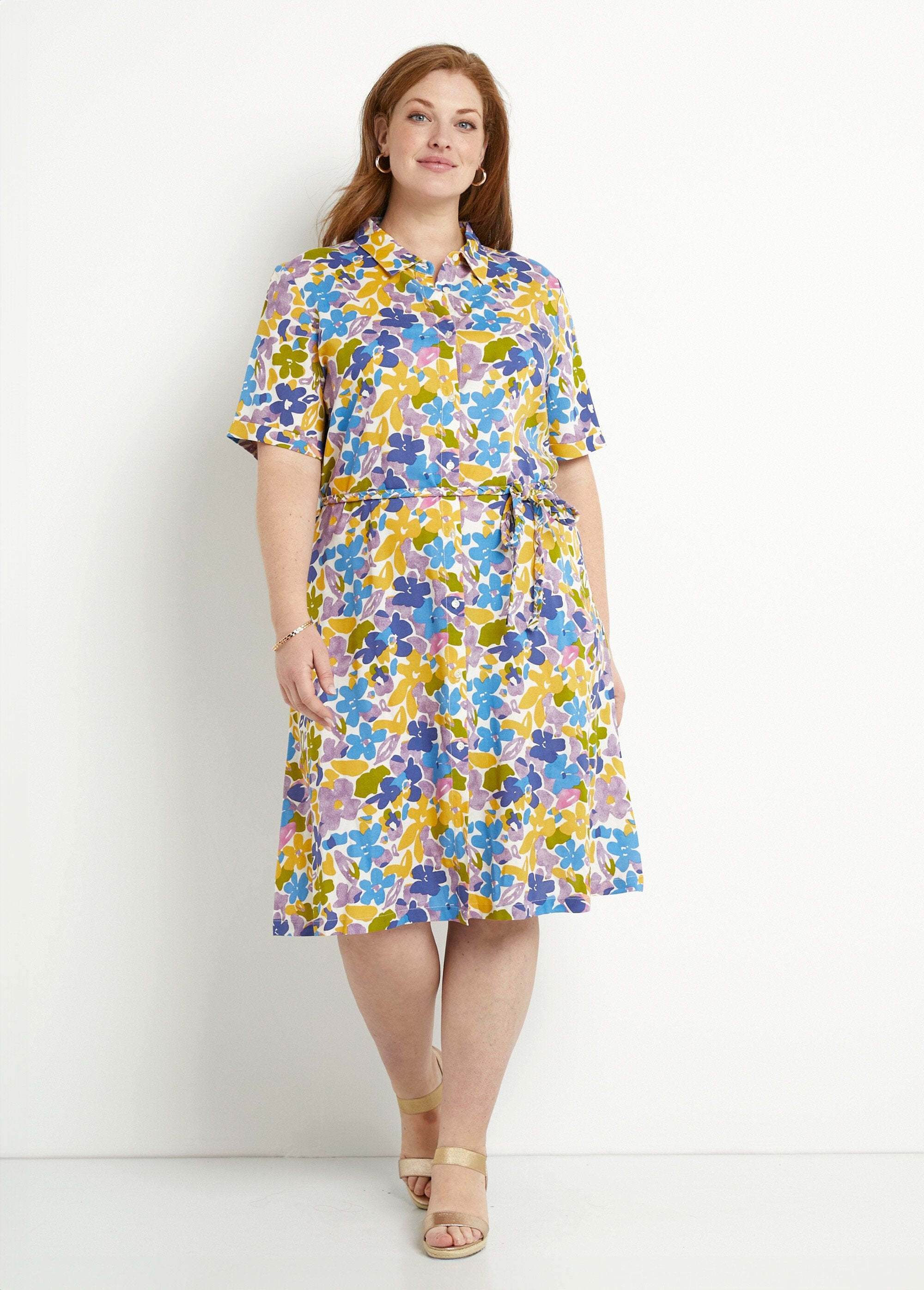 Vestido_curto_reto_com_estampa_floral_Multicolore_FA1_curvy