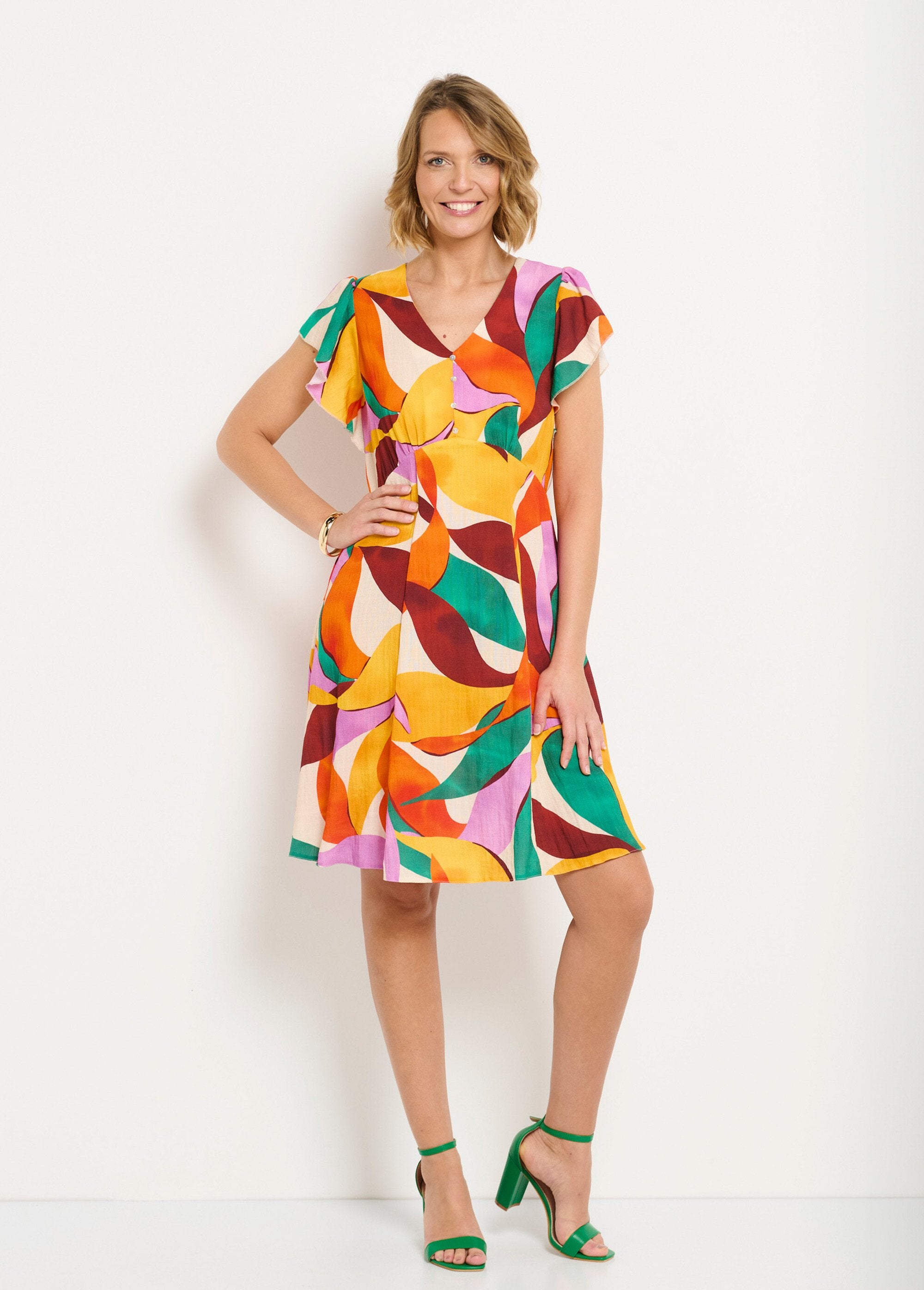 Vestido_curto_decote_V_com_estampa_floral_look_linho_Orange_et_vert_FA1_slim