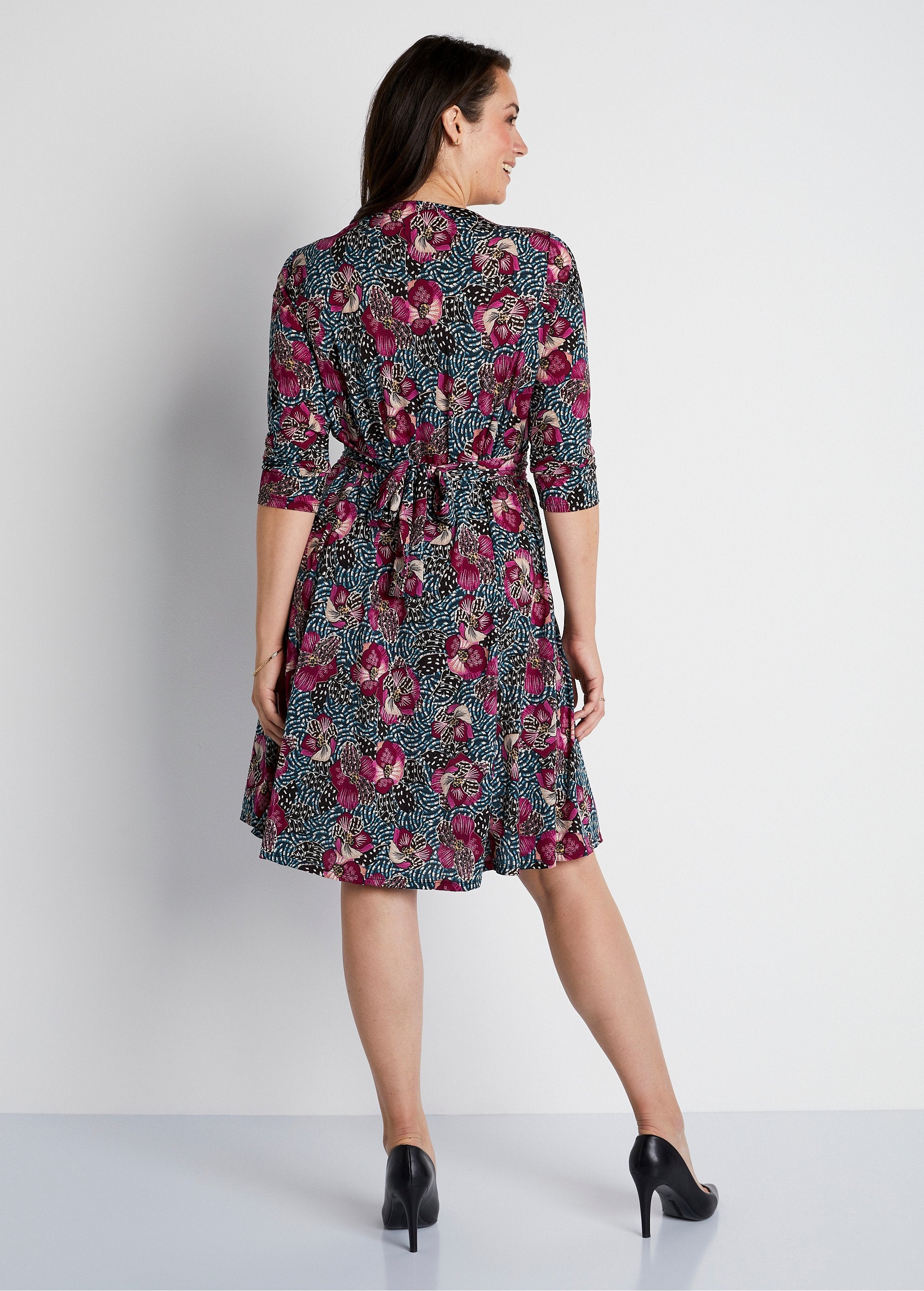 Robe_courte_cache-coeur_en_maille_Imprime_fuchsia_DO1_curvy