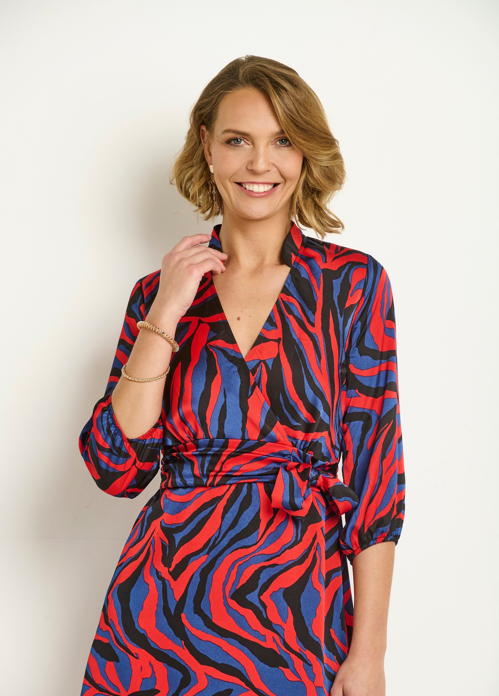 Vestido_curto_com_estampa_de_zebra_colorida_Rouge_et_bleu_DE1_slim