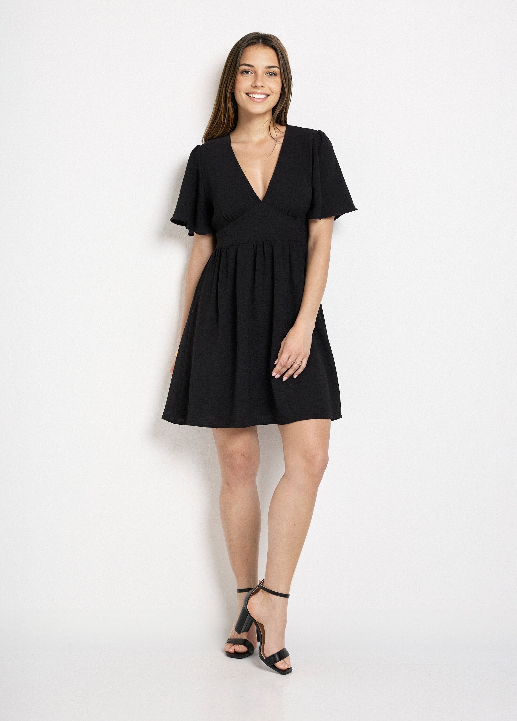 Vestido_curto_com_decote_em_V_e_cintura_império_Noir_FA1_slim