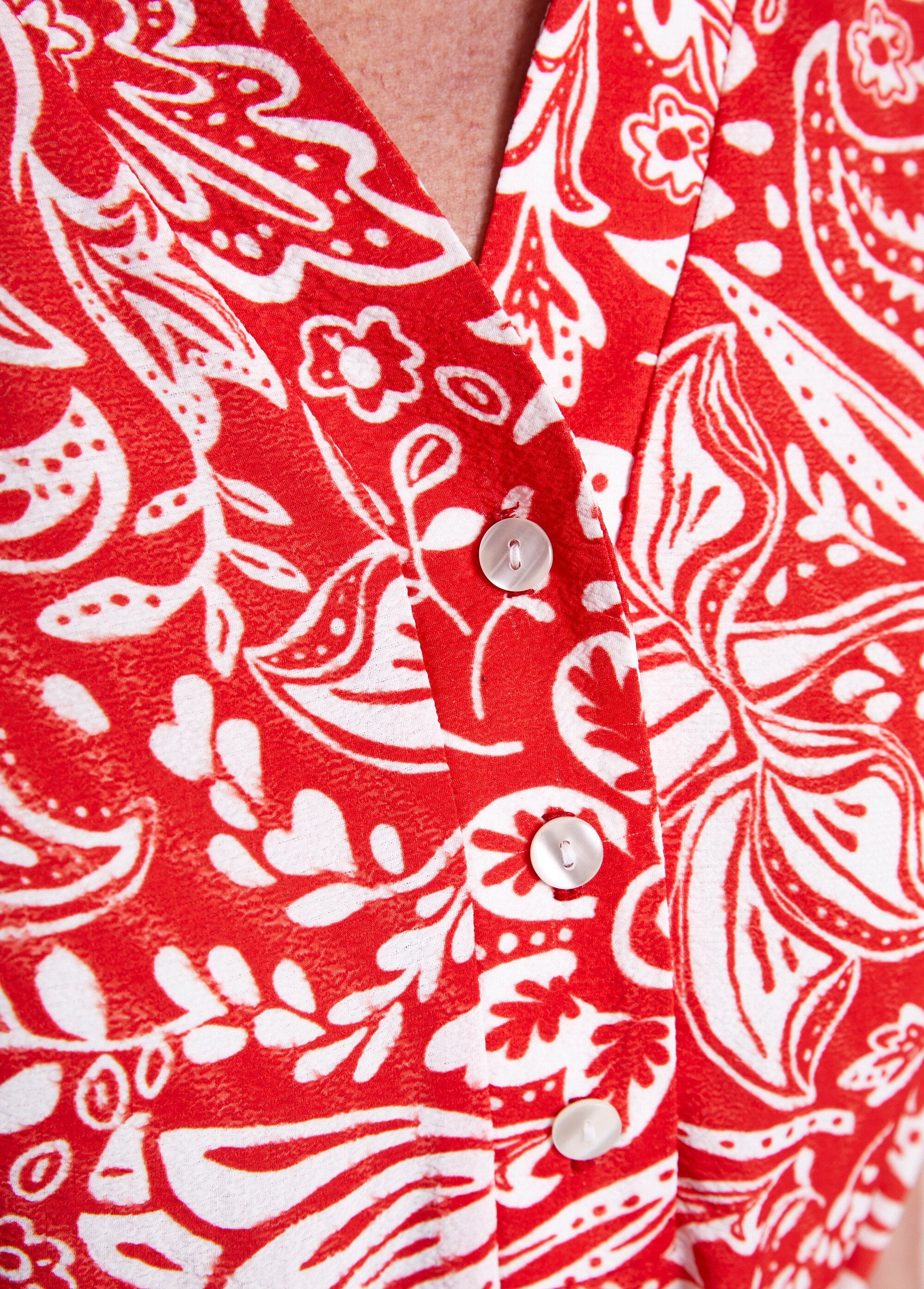 Vestido_curto_em_tecido_waffle_bicolor_Rouge_et_blanc_DE3_slim