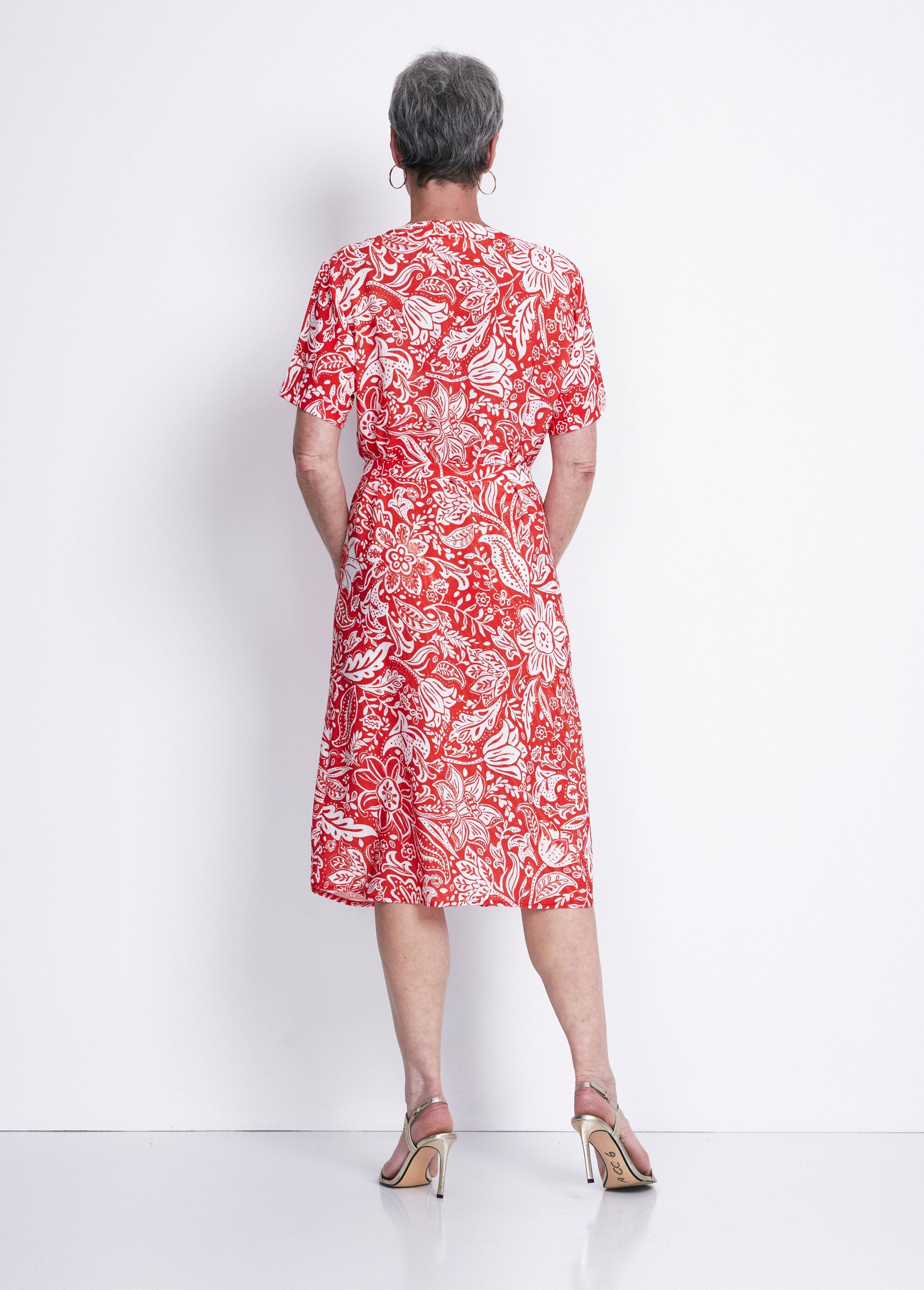 Vestido_curto_em_tecido_waffle_bicolor_Rouge_et_blanc_DO1_slim