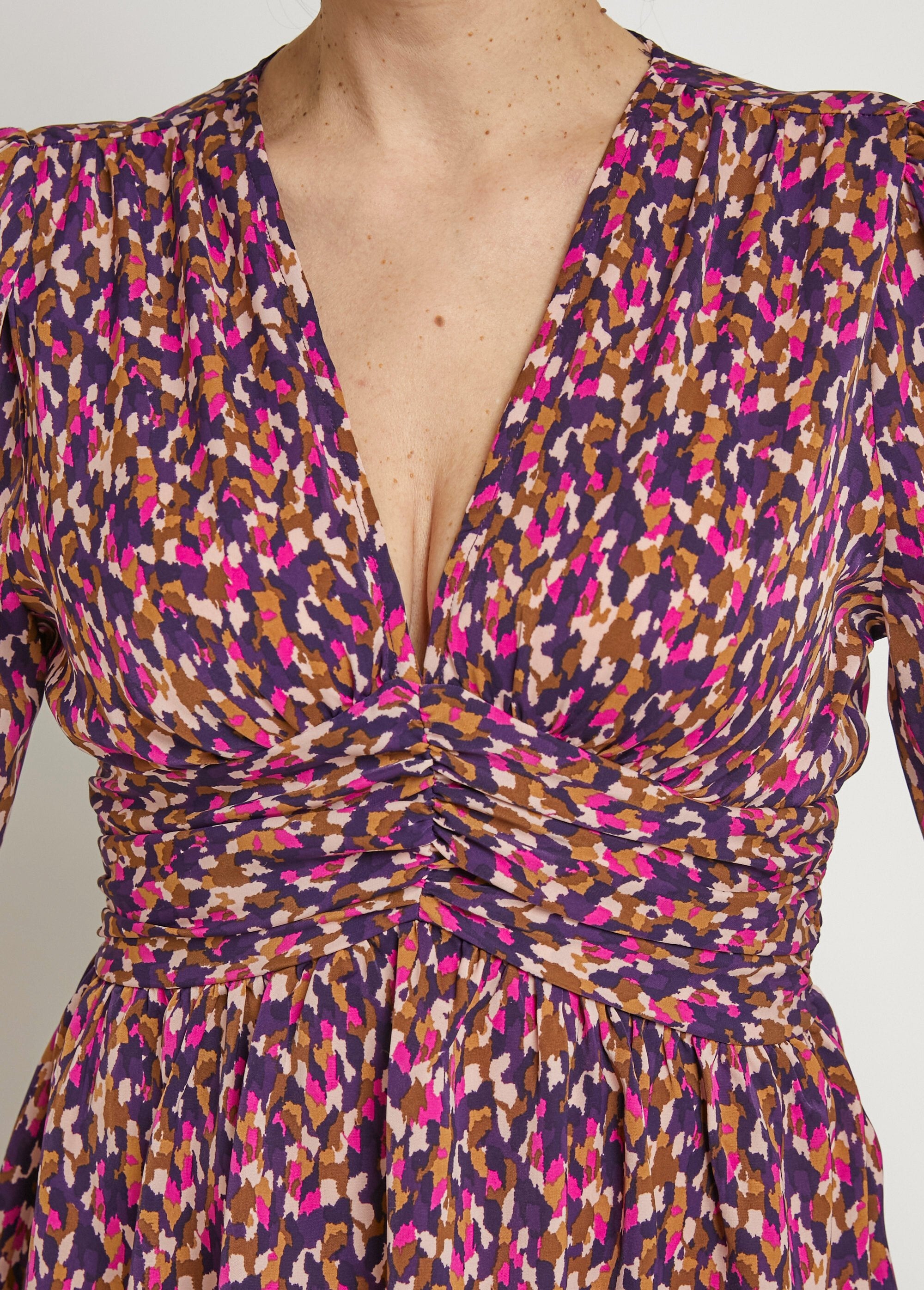 Vestido_curto_em_voile_estampado_artístico_Violet_imprime_DE1_slim