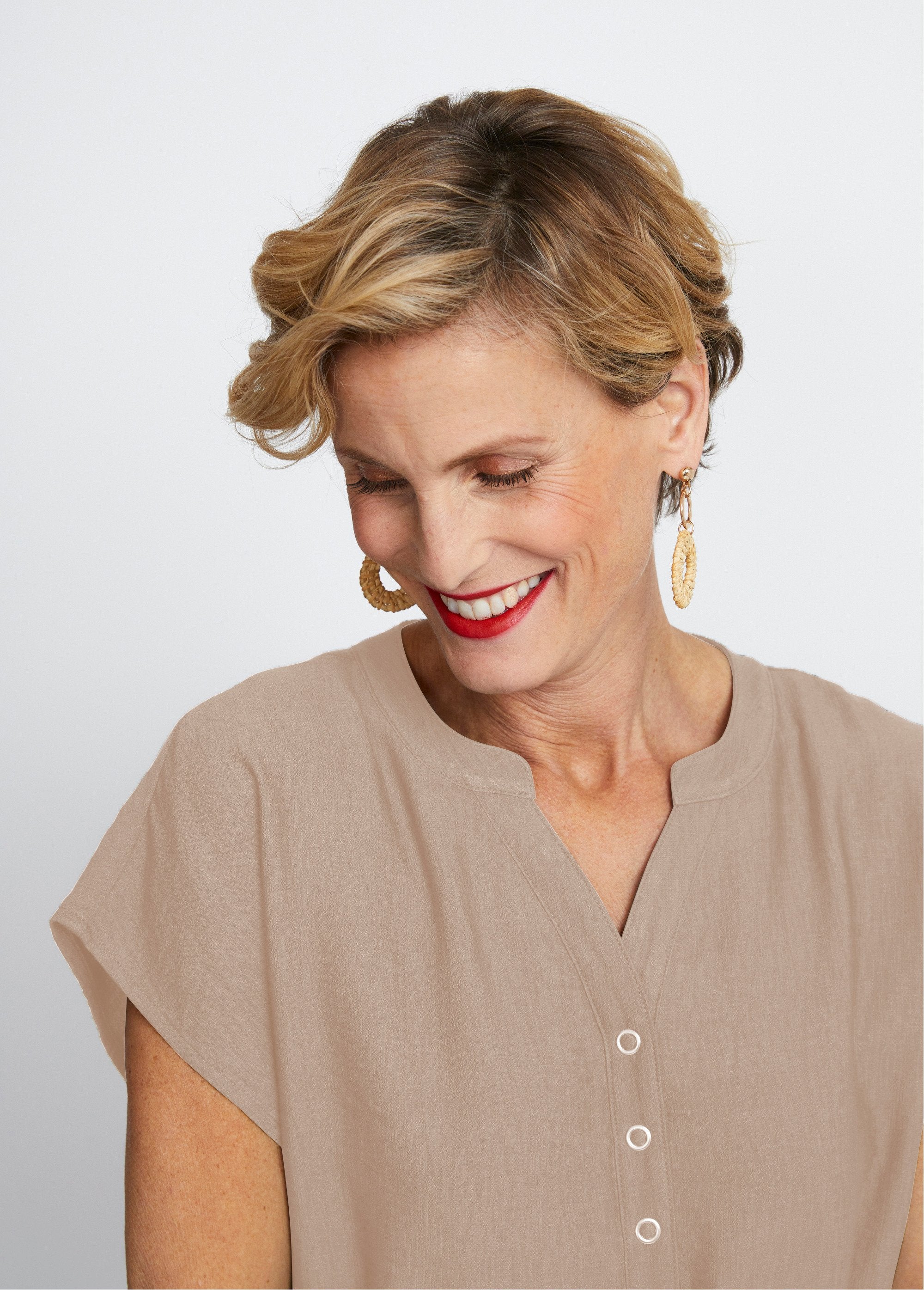 Vestido_curto_com_mangas_quimono_Beige_DE1_slim