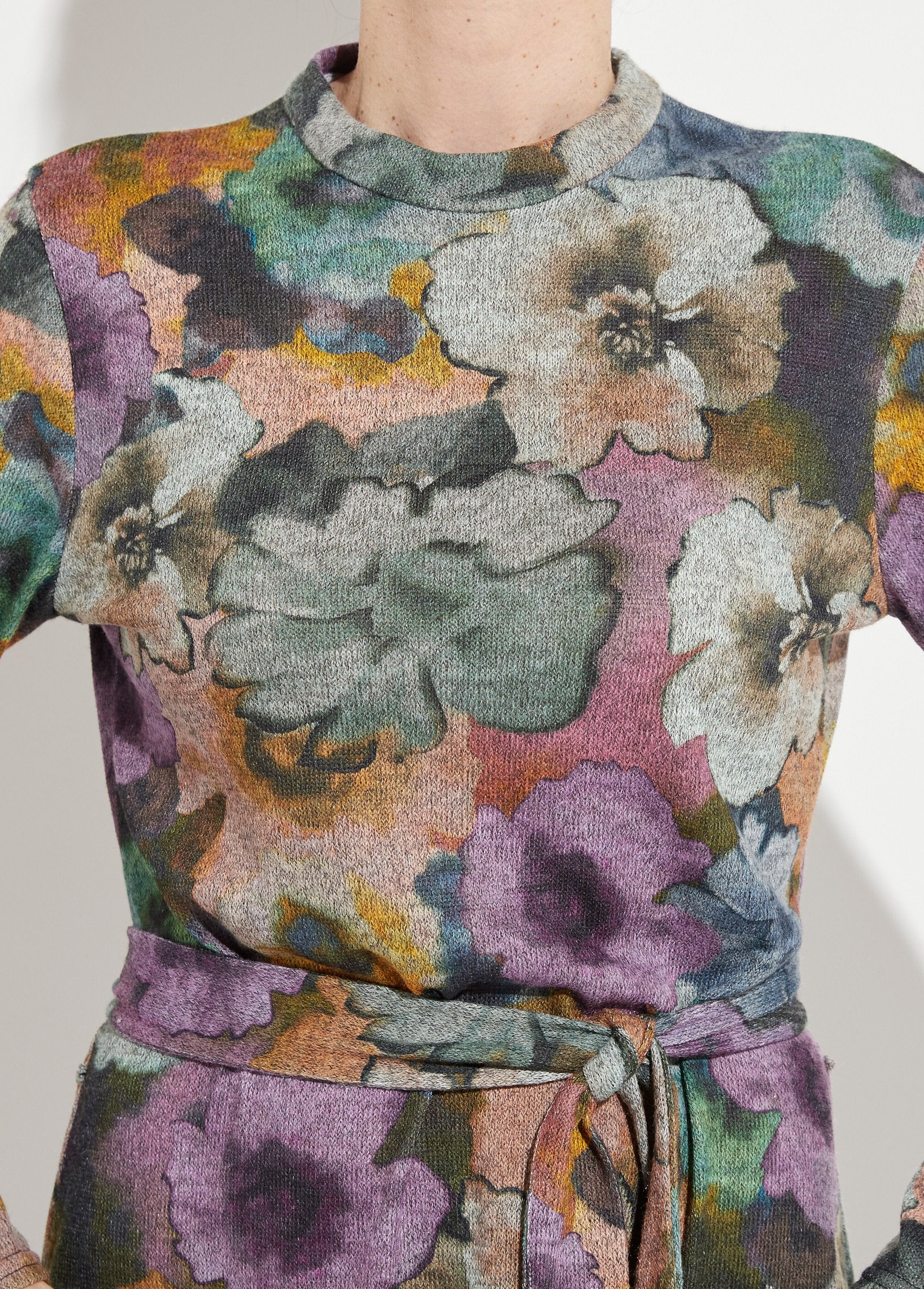 Vestido_reto_estampado_com_cinto_e_gola_alta_em_malha_quentinha_Gris_et_parme_DE1_slim