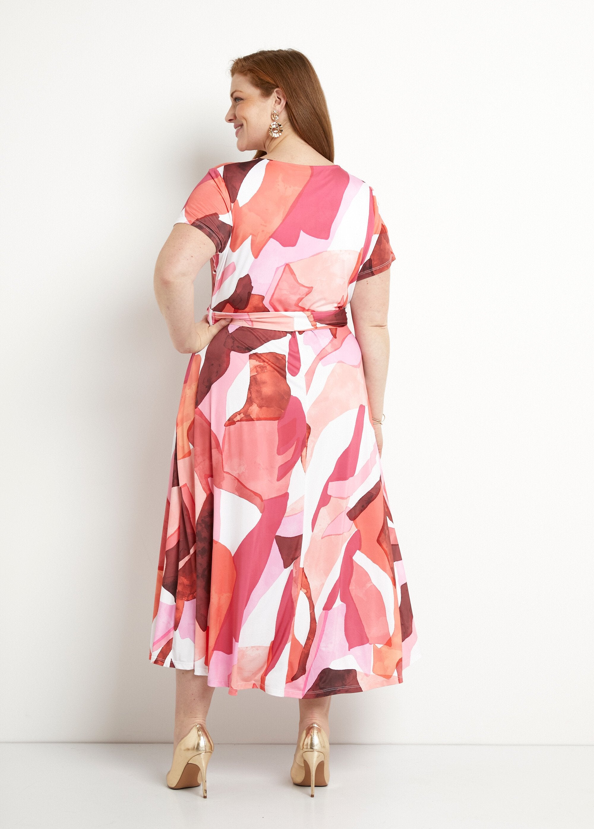 Vestido_longo_estampado_com_cinto_e_envoltório_Rose_et_orange_DO1_curvy