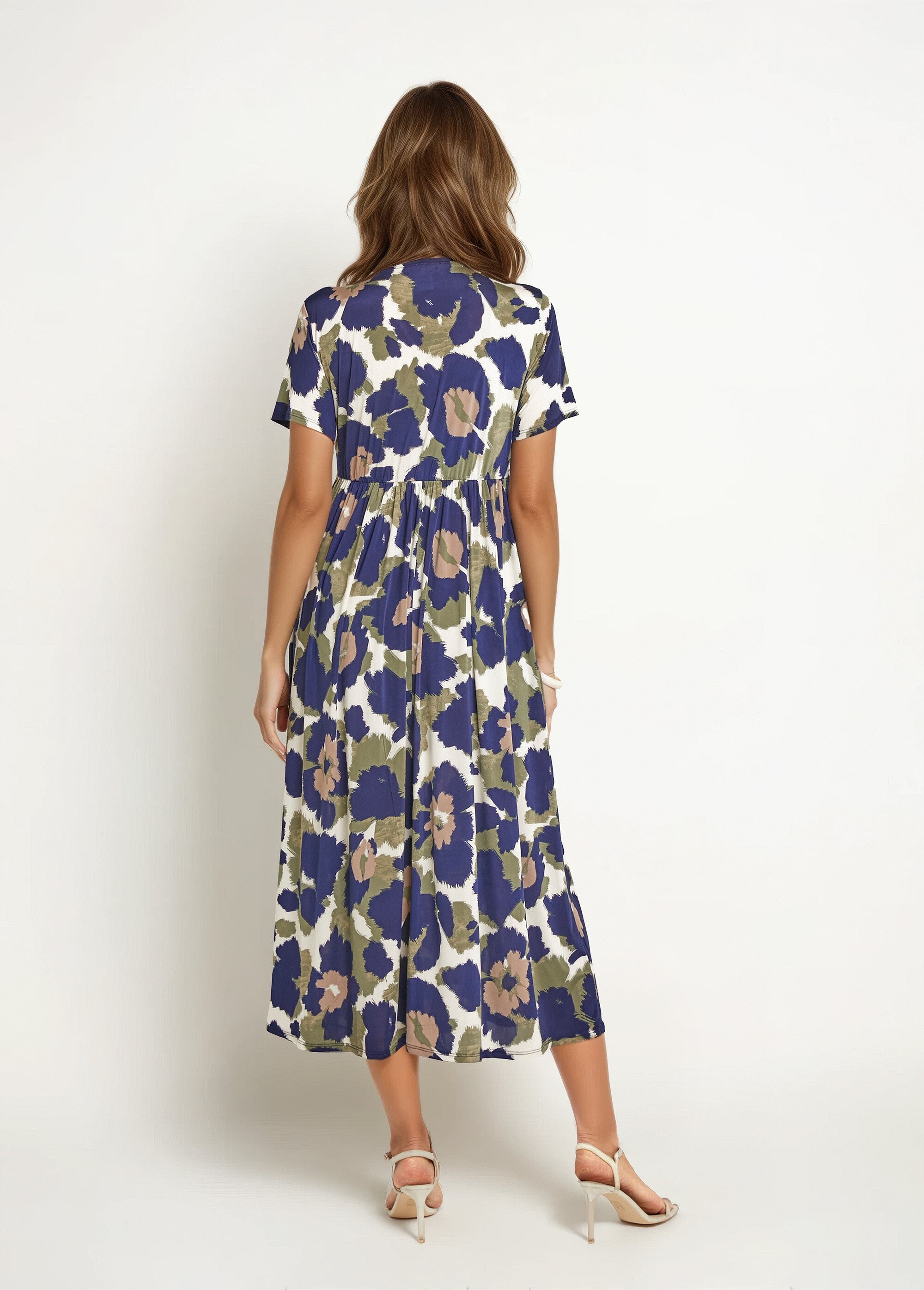 Vestido_longo_com_mangas_curtas,_estampa_floral_estilizada_Marine_et_kaki_DO1_slim