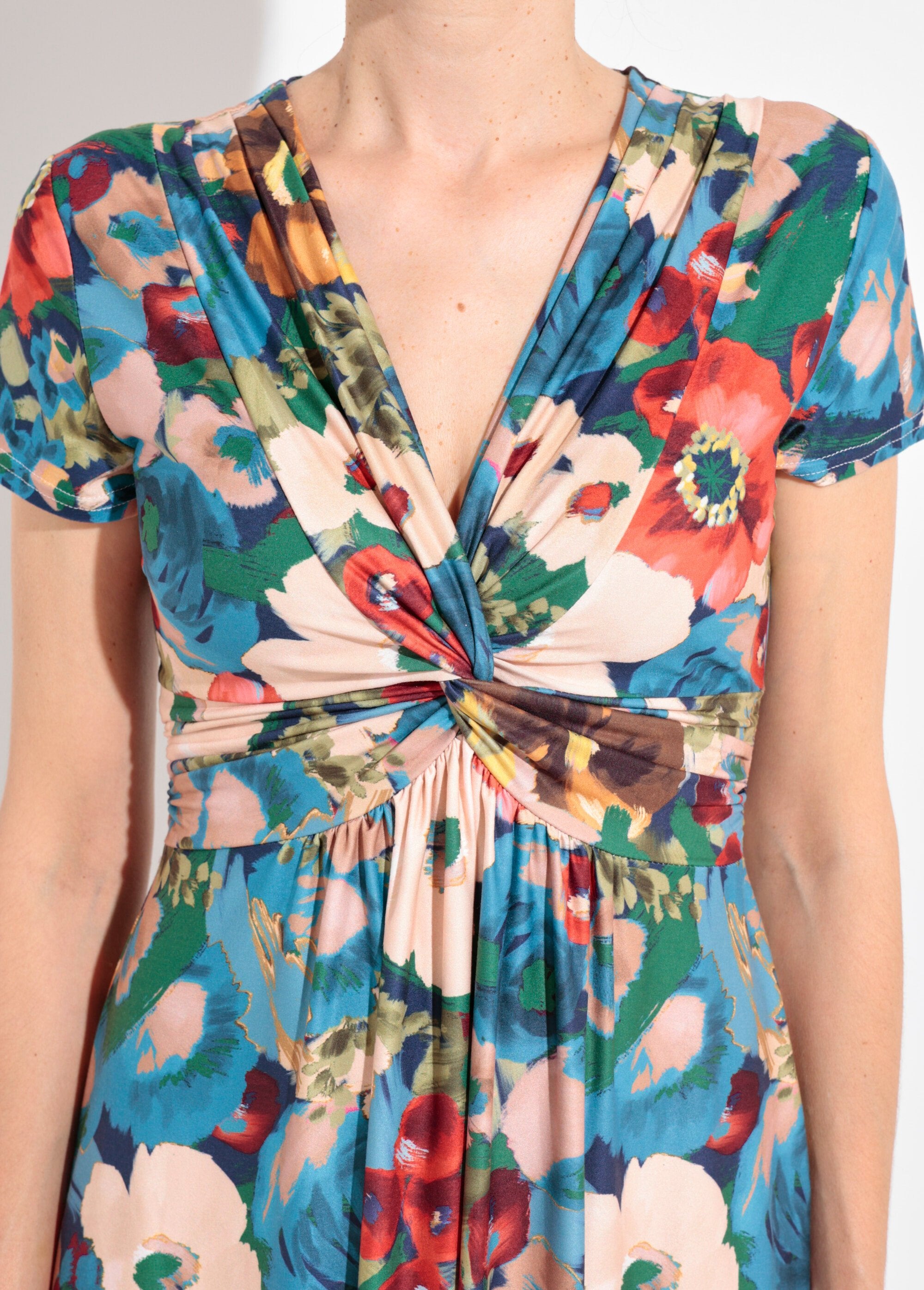 Vestido_de_manga_curta_com_estampa_de_papoula_Bleu_et_rouge_DE1_slim