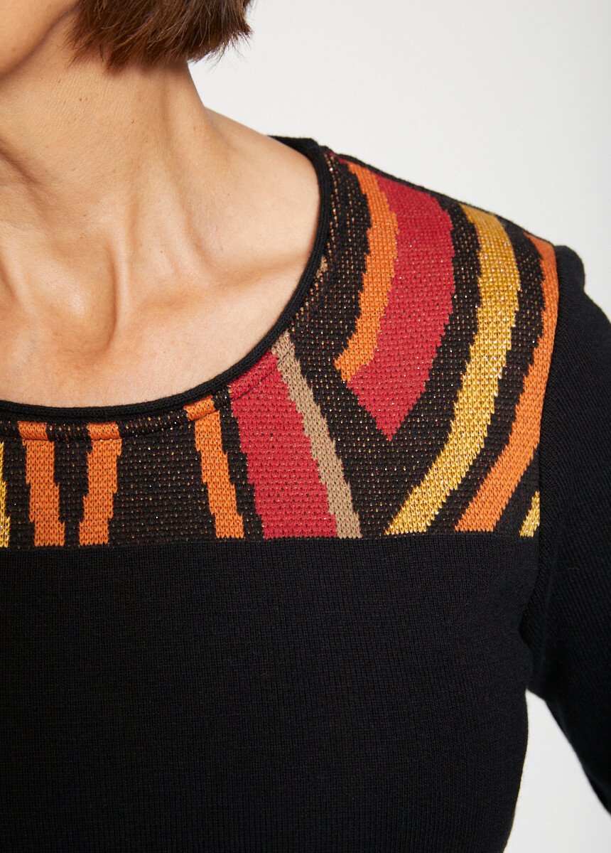 Vestido_de_malha_jacquard_chique_Fond_noir_DE1_slim